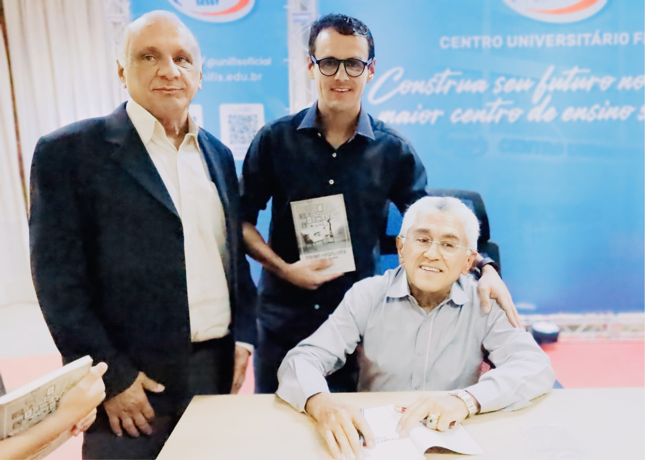 Noite de autógrafos reúne ST em homenagem a família Magalhães