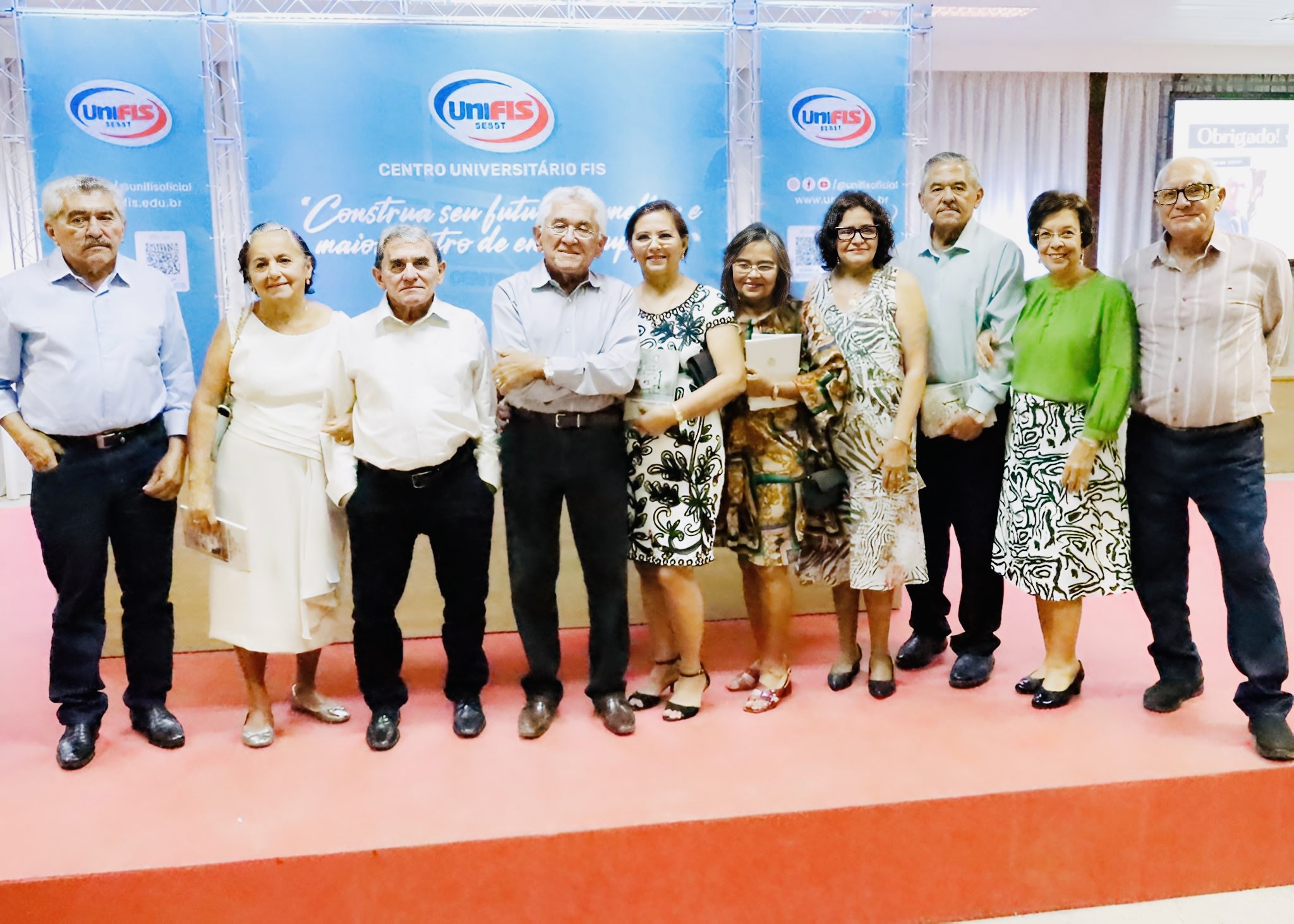 Noite de autógrafos reúne ST em homenagem a família Magalhães