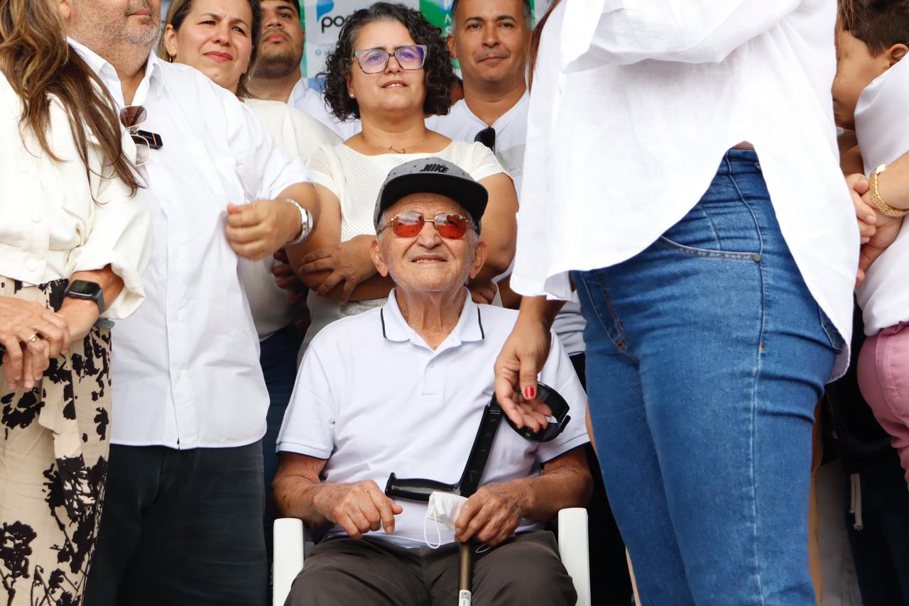 Jingle de Miguel exalta pai e avô e provoca lágrimas na família