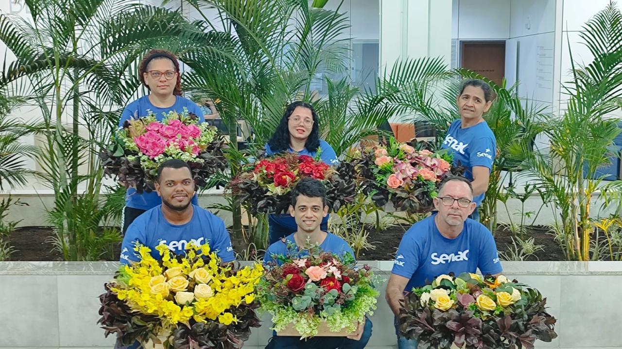 Senac forma alunos surdos em curso de florista em Serra Talhada