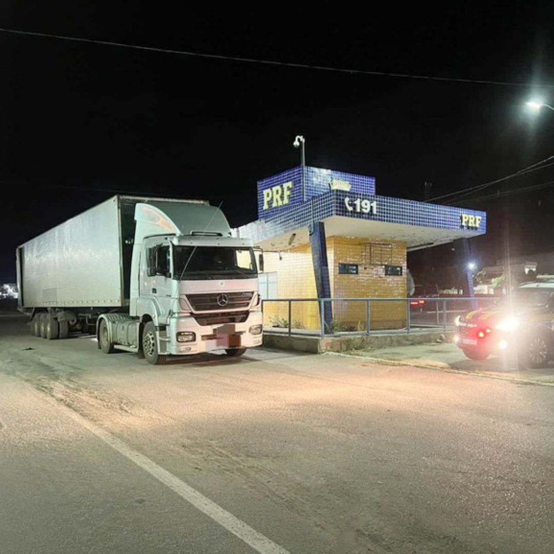 PRF apreende mais de 25 toneladas de carga na 232 1 Apreensão de toneladas de gesso pela PRF - Foto: Divulgação / PRF-PE