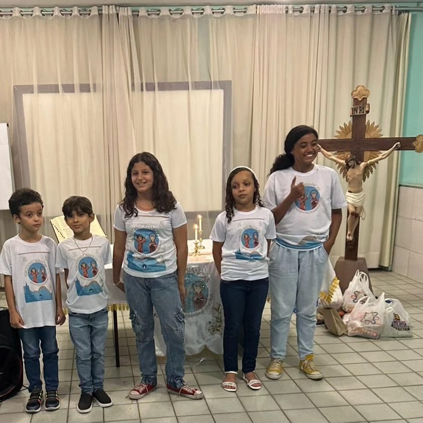 Terço das Crianças reúne mais de 100 fiéis de ST
