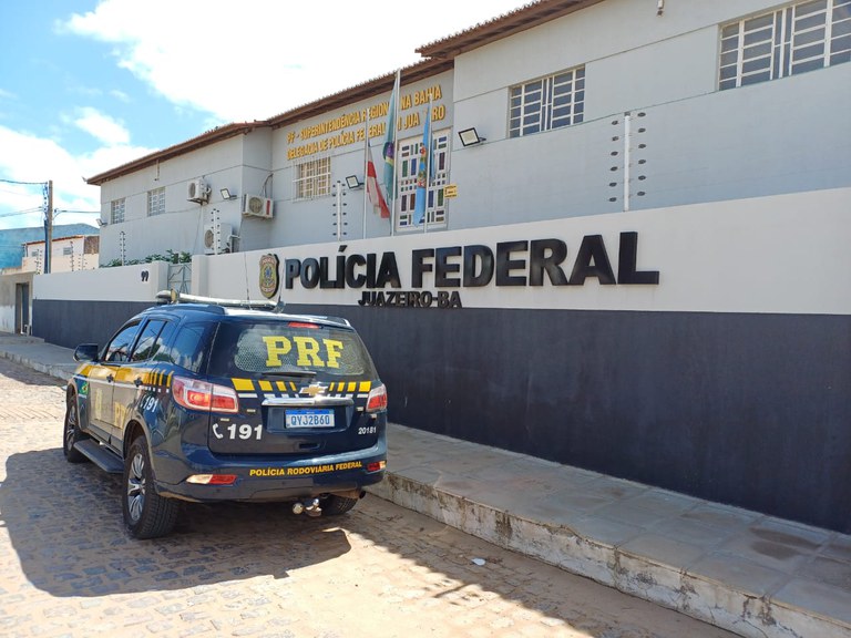 Motorista é detido após oferecer dinheiro a PRF