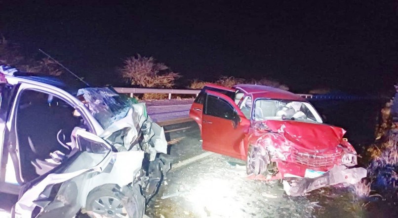 Colisão entre carros mata 3 irmãs e deixa 6 feridos 1 Colisão entre carros mata 3 irmãs e deixa 6 feridos - Divulgação/PRF