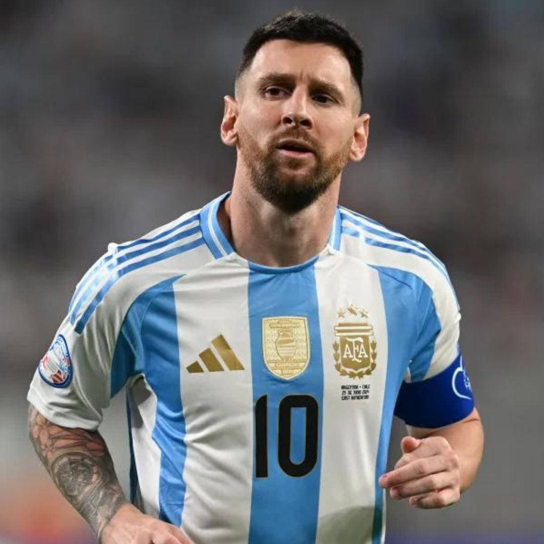 Torcedores jogam cadeiras após rápida aparição de Messi 1 Stephen Nadler/ISI Photos/GettyImages