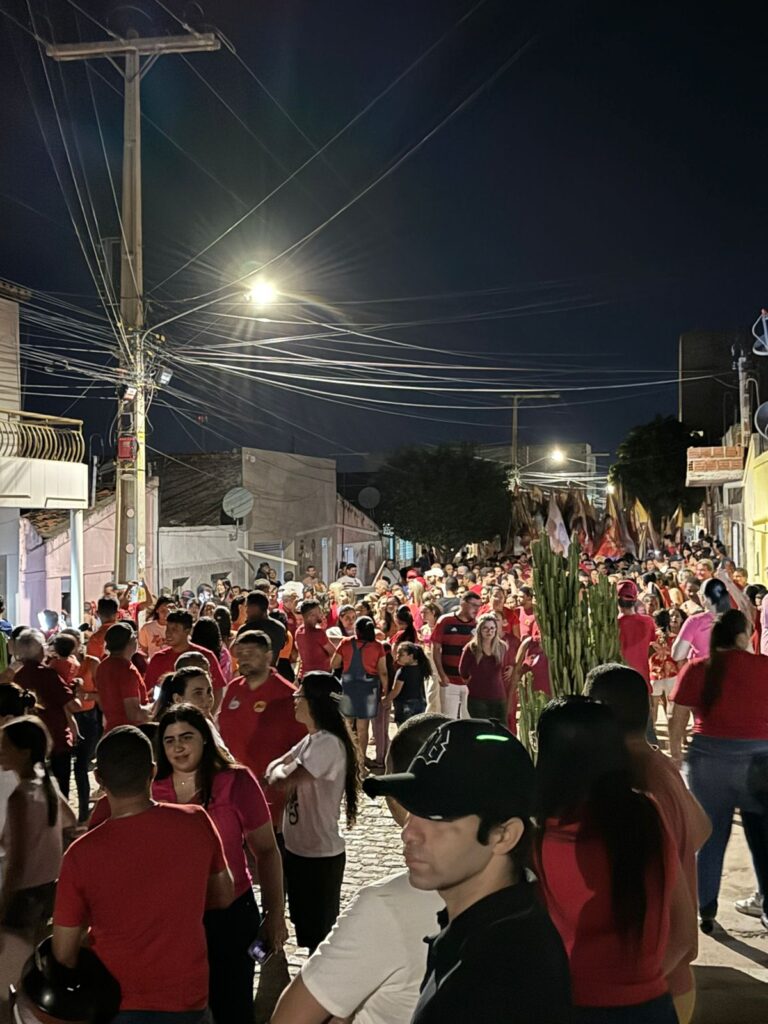 Márcia se empolga no Bom Jesus e diz que obras têm 'dna' do povo