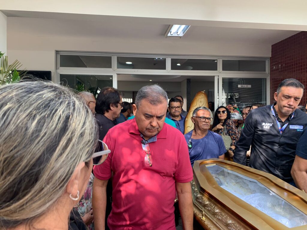 ST se despede do Dr. Marzin com desfile de carros antigos