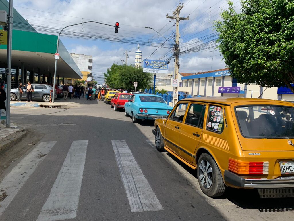 ST se despede do Dr. Marzin com desfile de carros antigos