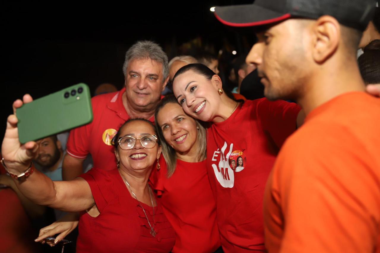 Animação e casas abertas no porta a porta com Márcia Conrado nessa 2ª