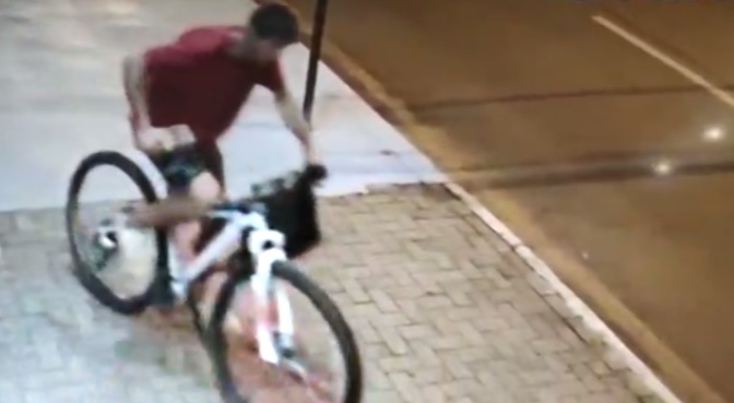 Ladrão de bicicleta ataca mulher na saída de supermercado em ST