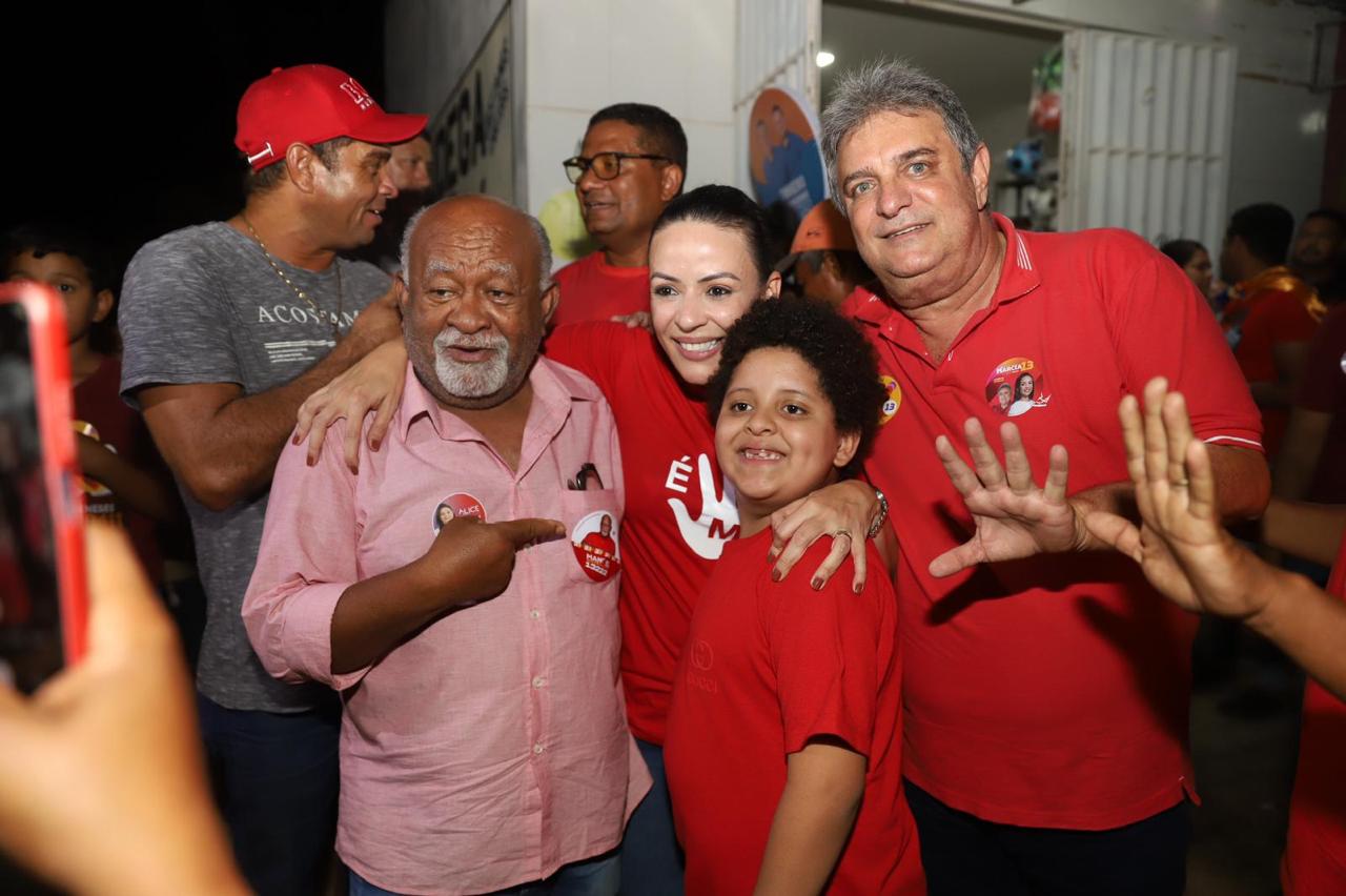 Animação e casas abertas no porta a porta com Márcia Conrado nessa 2ª