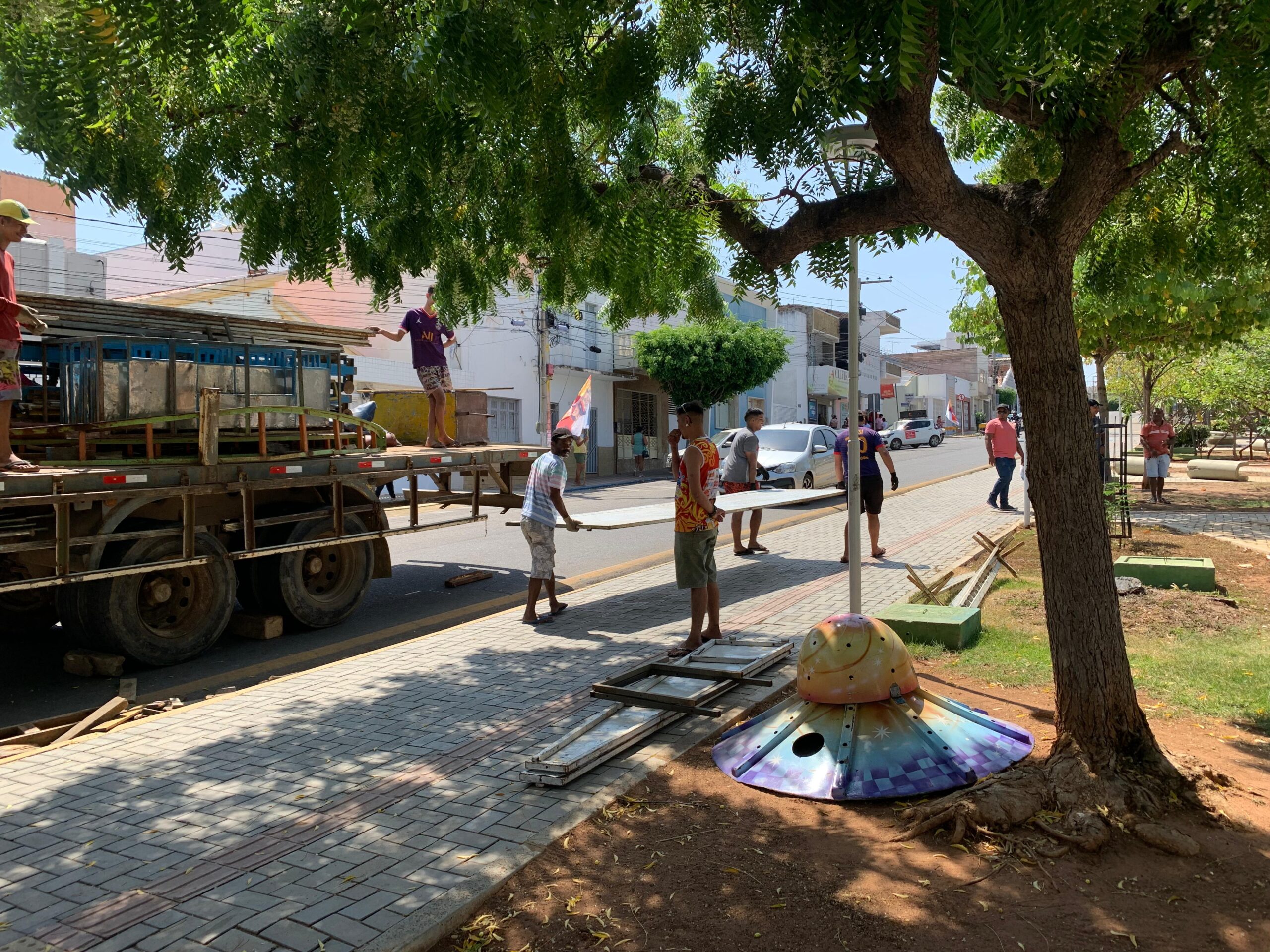 Festa de Nossa Senhora da Penha começa a ganhar vida na praça