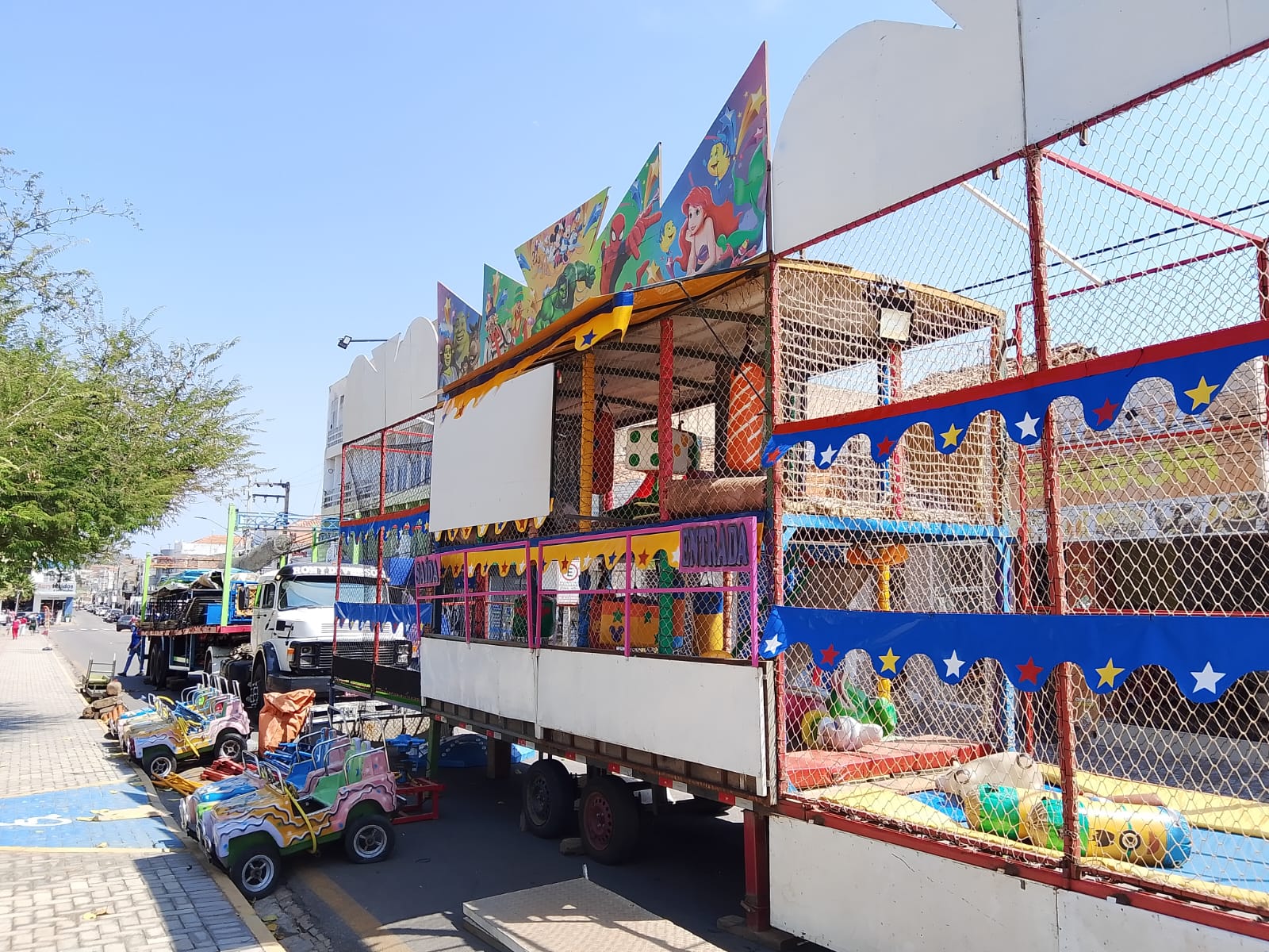 Festa de Nossa Senhora da Penha começa a ganhar vida na praça