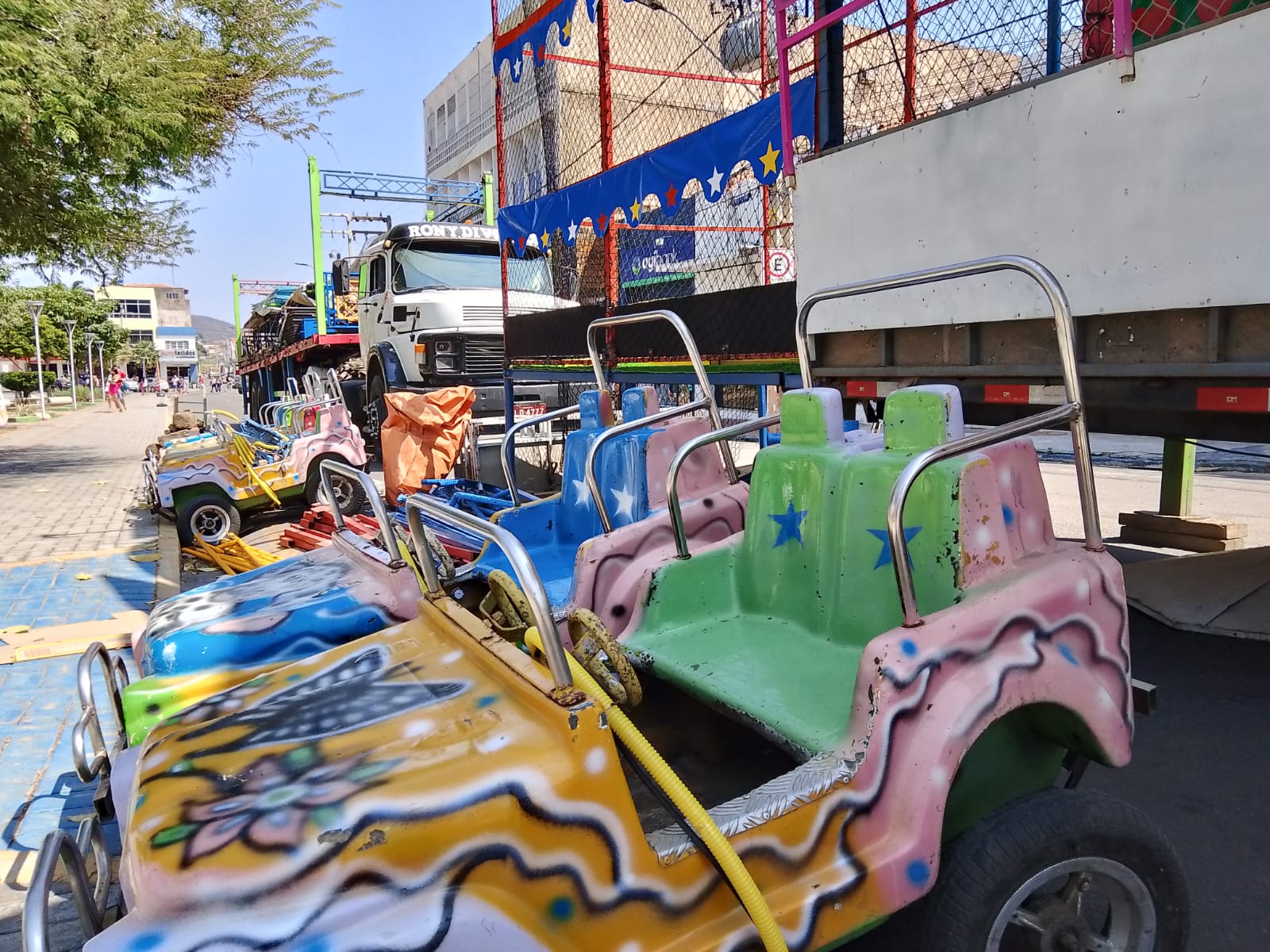 Festa de Nossa Senhora da Penha começa a ganhar vida na praça