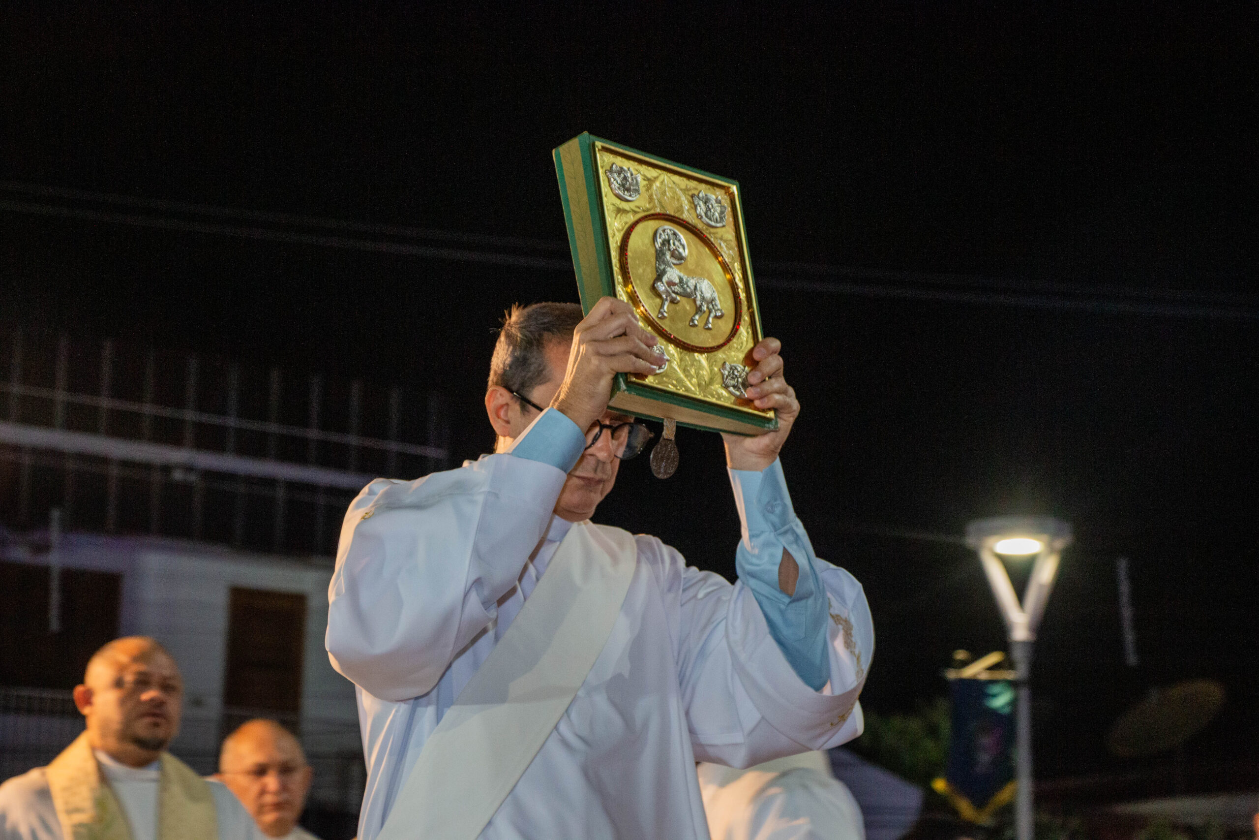Multidão transforma trajeto num 'mar azul' em ST