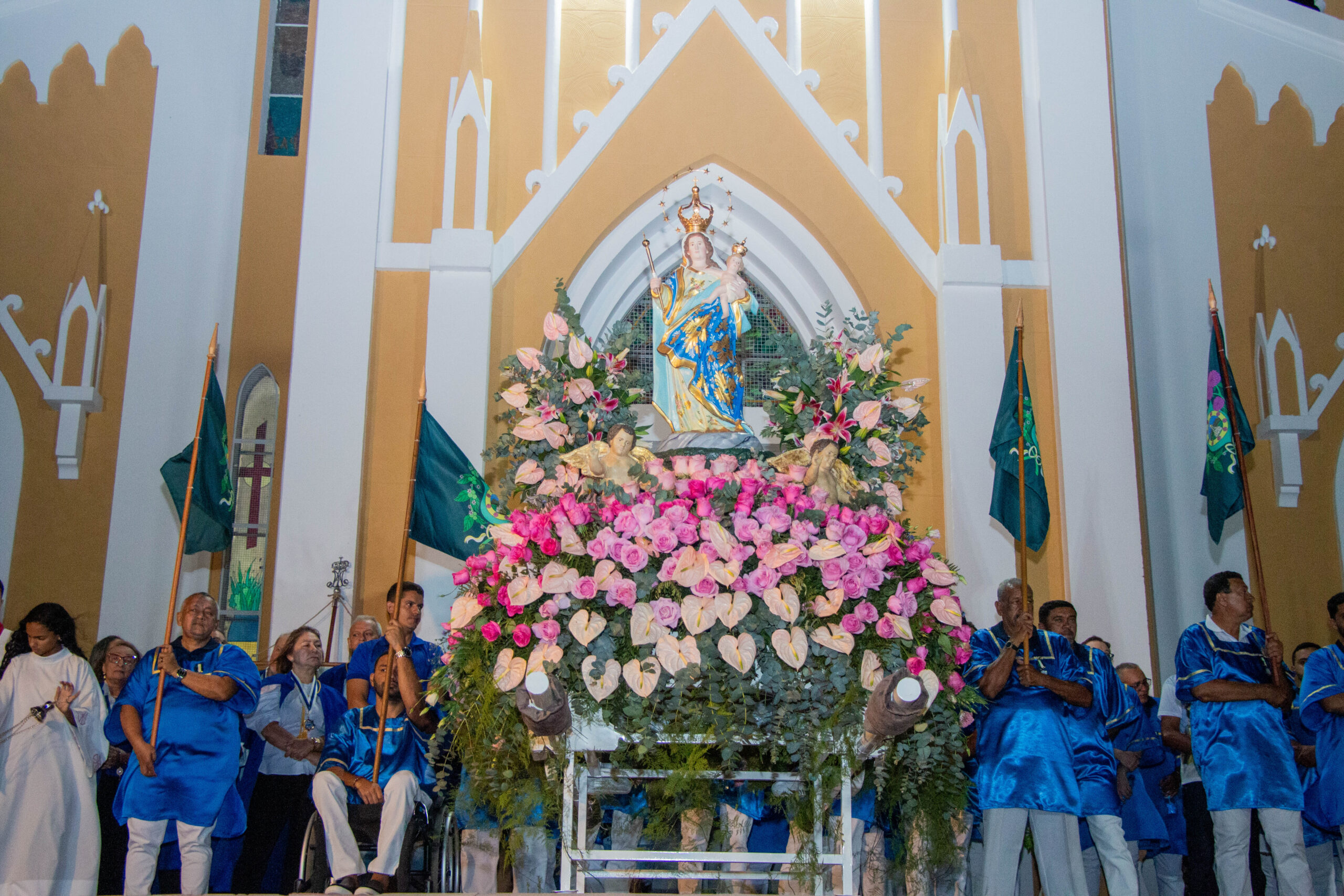 Decoração do andor é uma mística na Festa da Penha em Serra Talhada