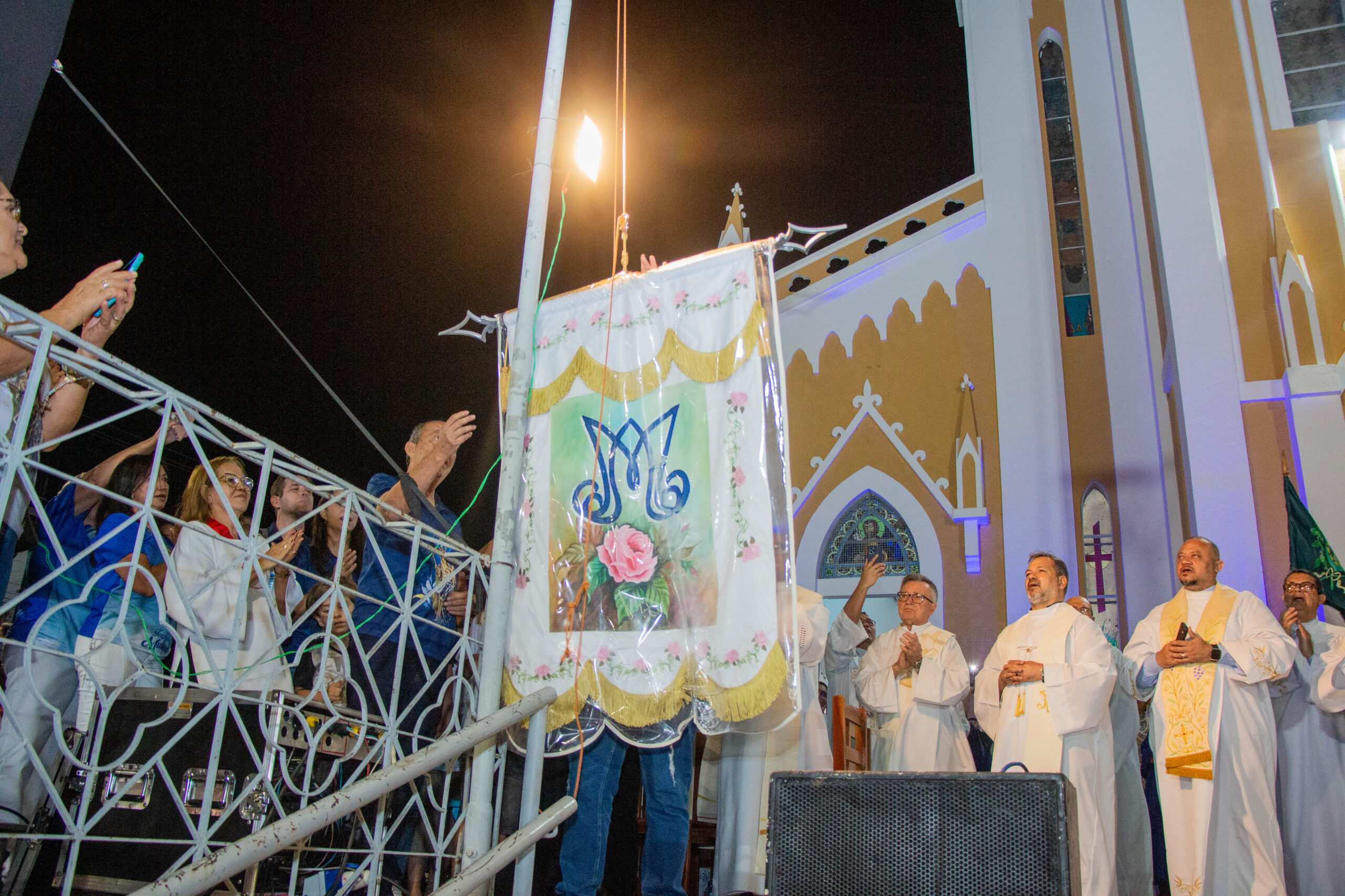Multidão transforma trajeto num 'mar azul' em ST