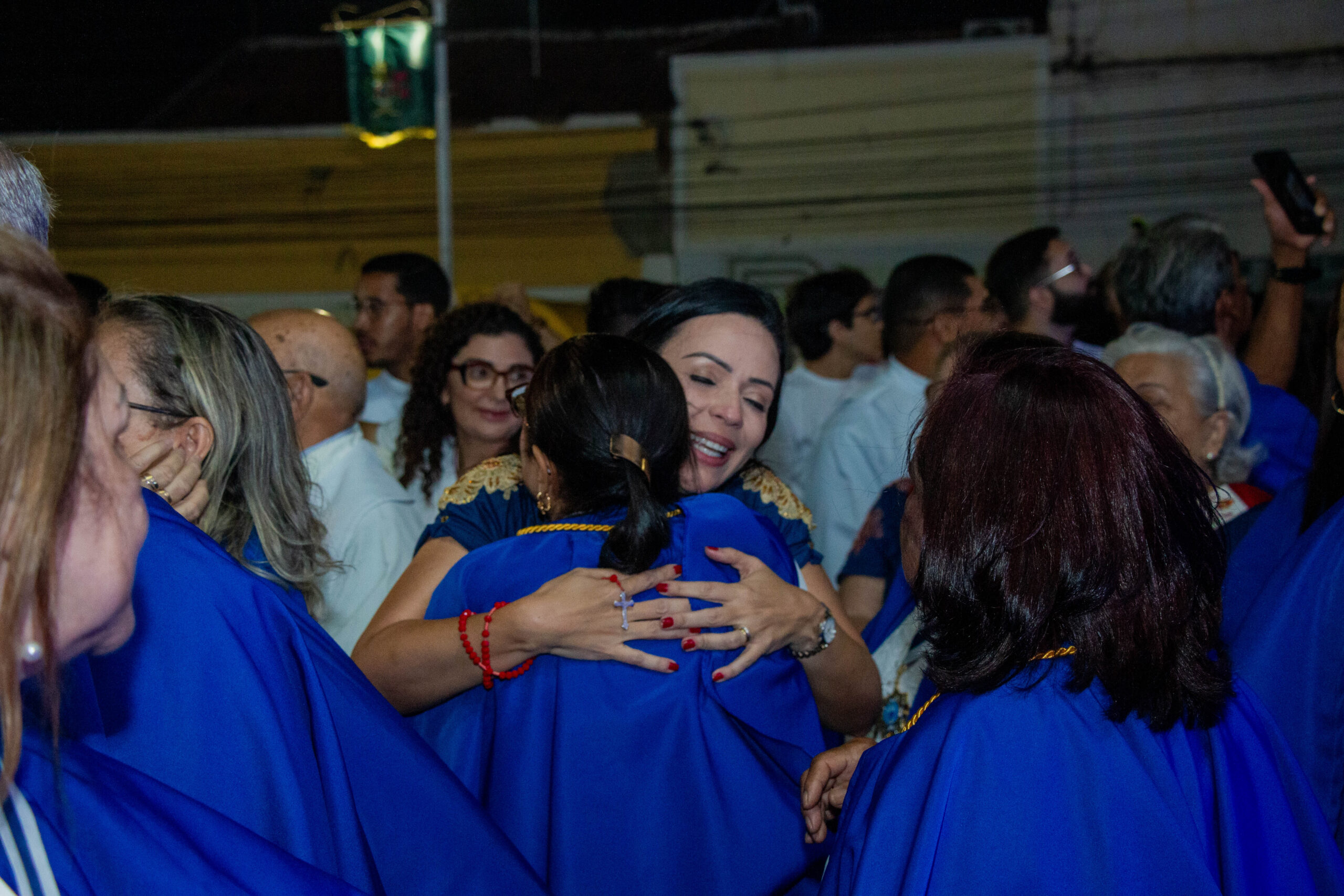 Multidão transforma trajeto num 'mar azul' em ST
