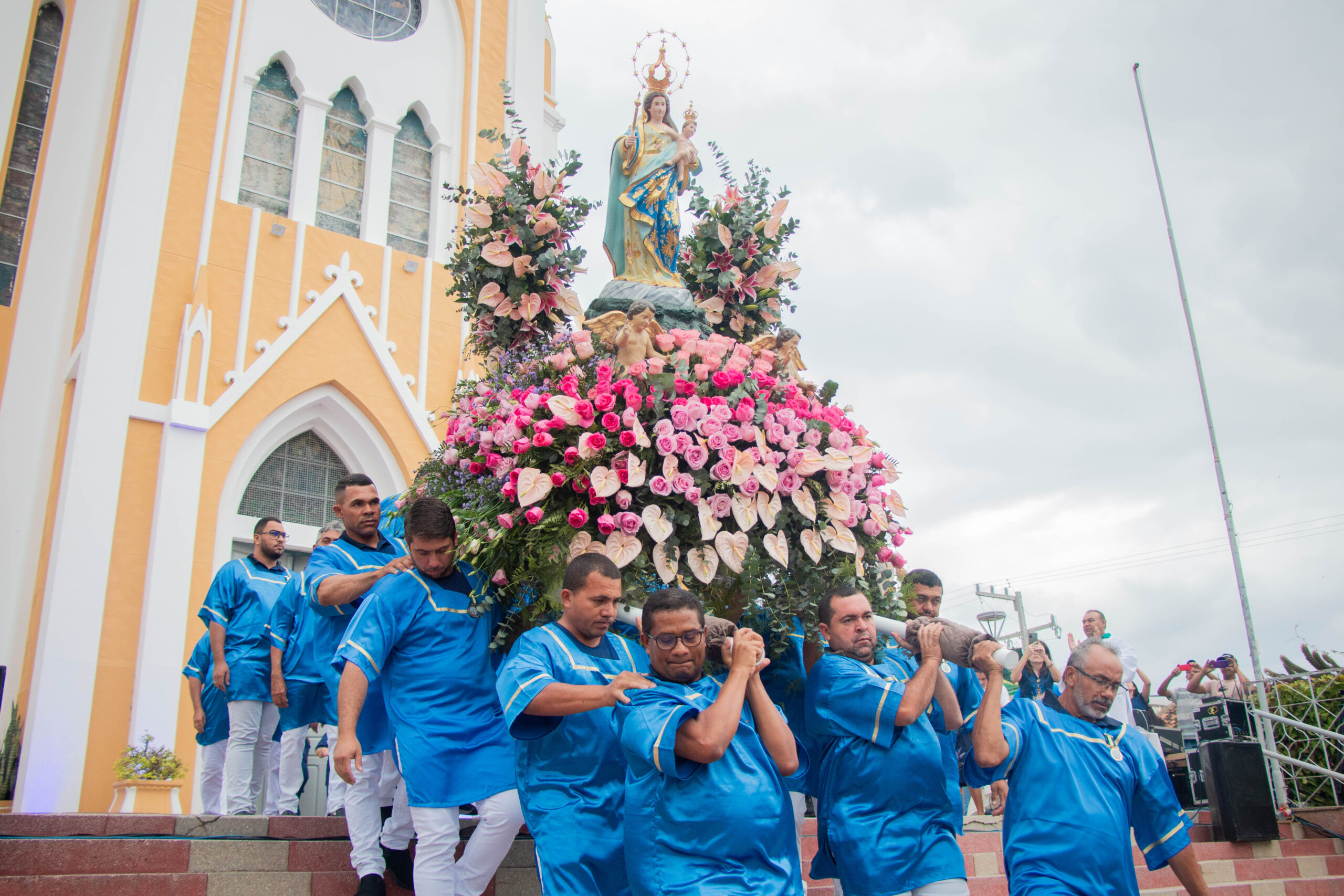 Decoração do andor é uma mística na Festa da Penha em Serra Talhada