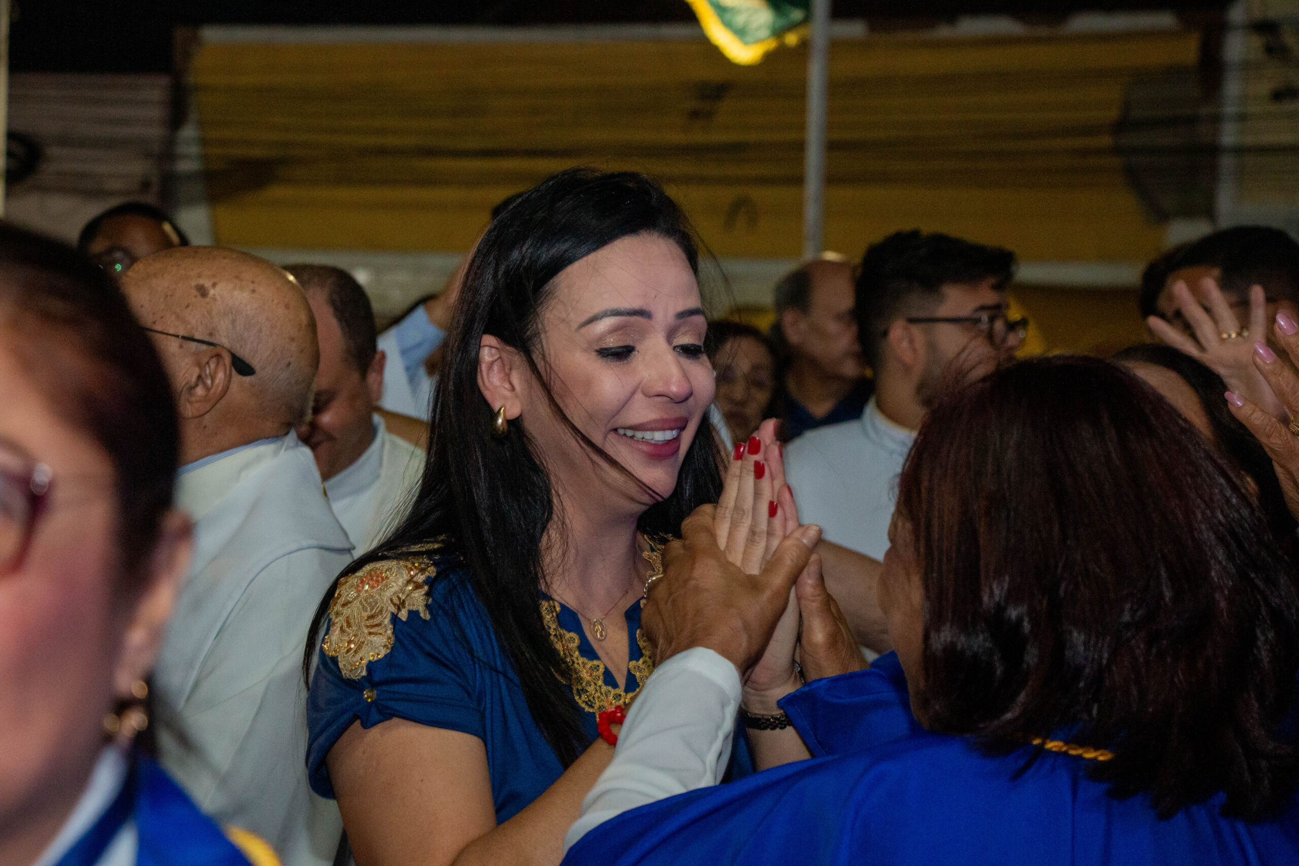 Multidão transforma trajeto num 'mar azul' em ST