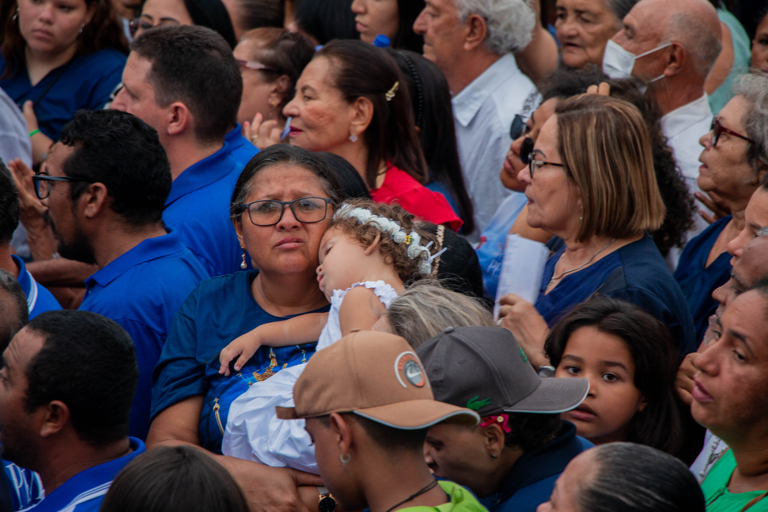 Multidão transforma trajeto num 'mar azul' em ST