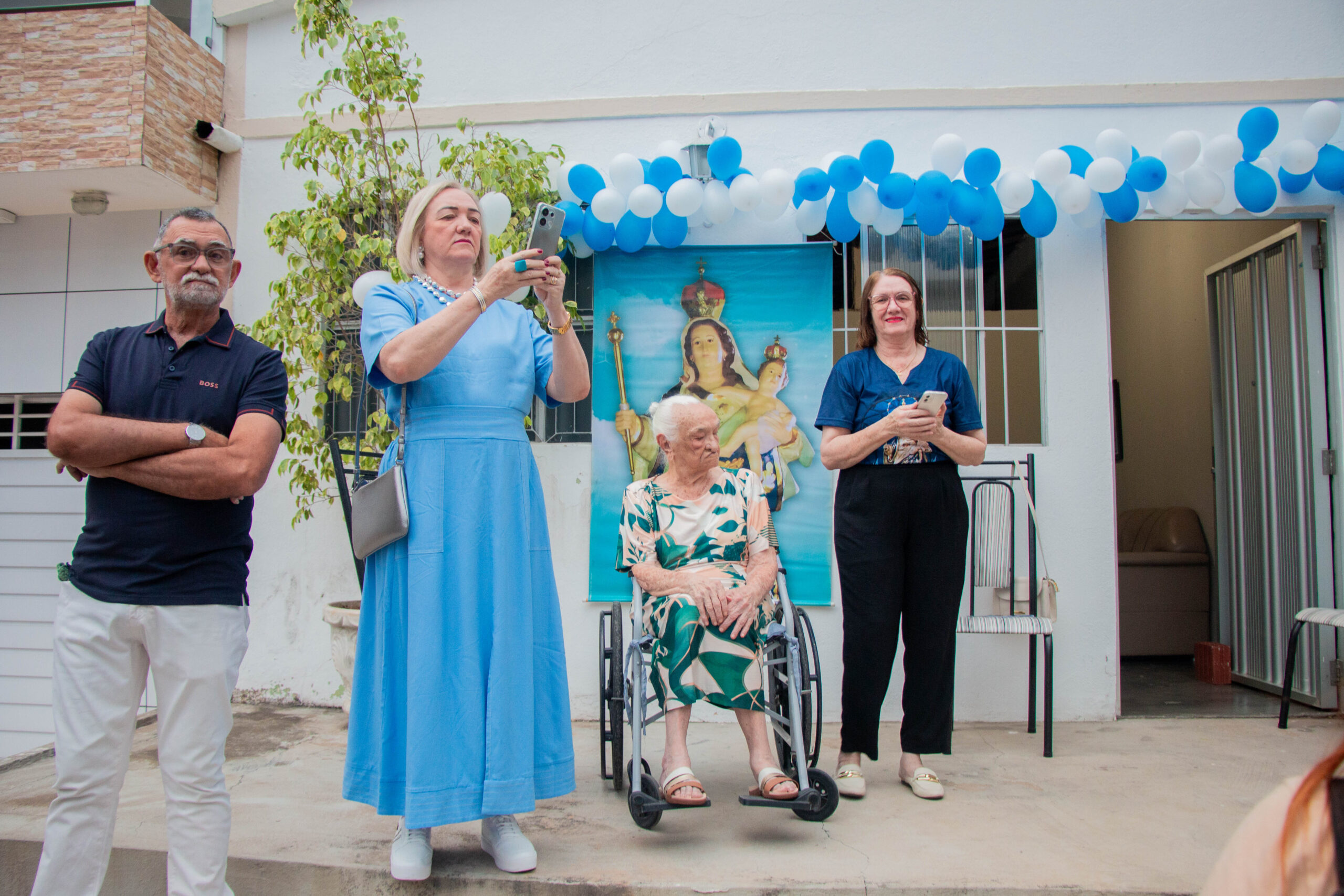 Multidão transforma trajeto num 'mar azul' em ST