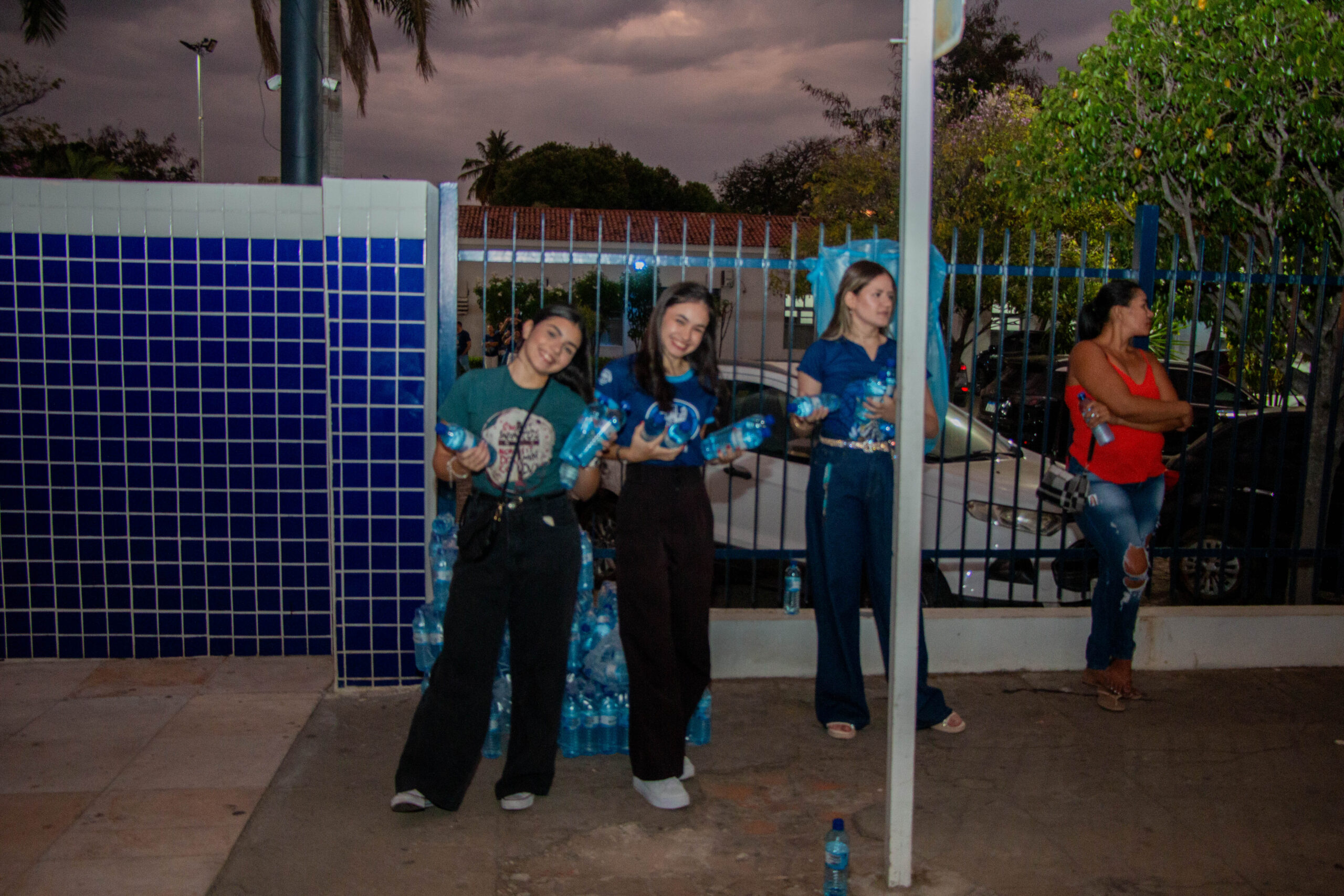 Multidão transforma trajeto num 'mar azul' em ST