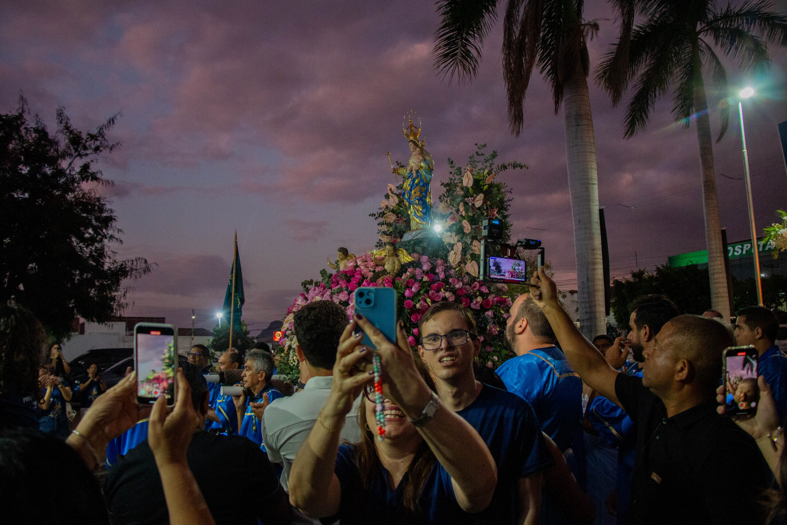 Decoração do andor é uma mística na Festa da Penha em Serra Talhada