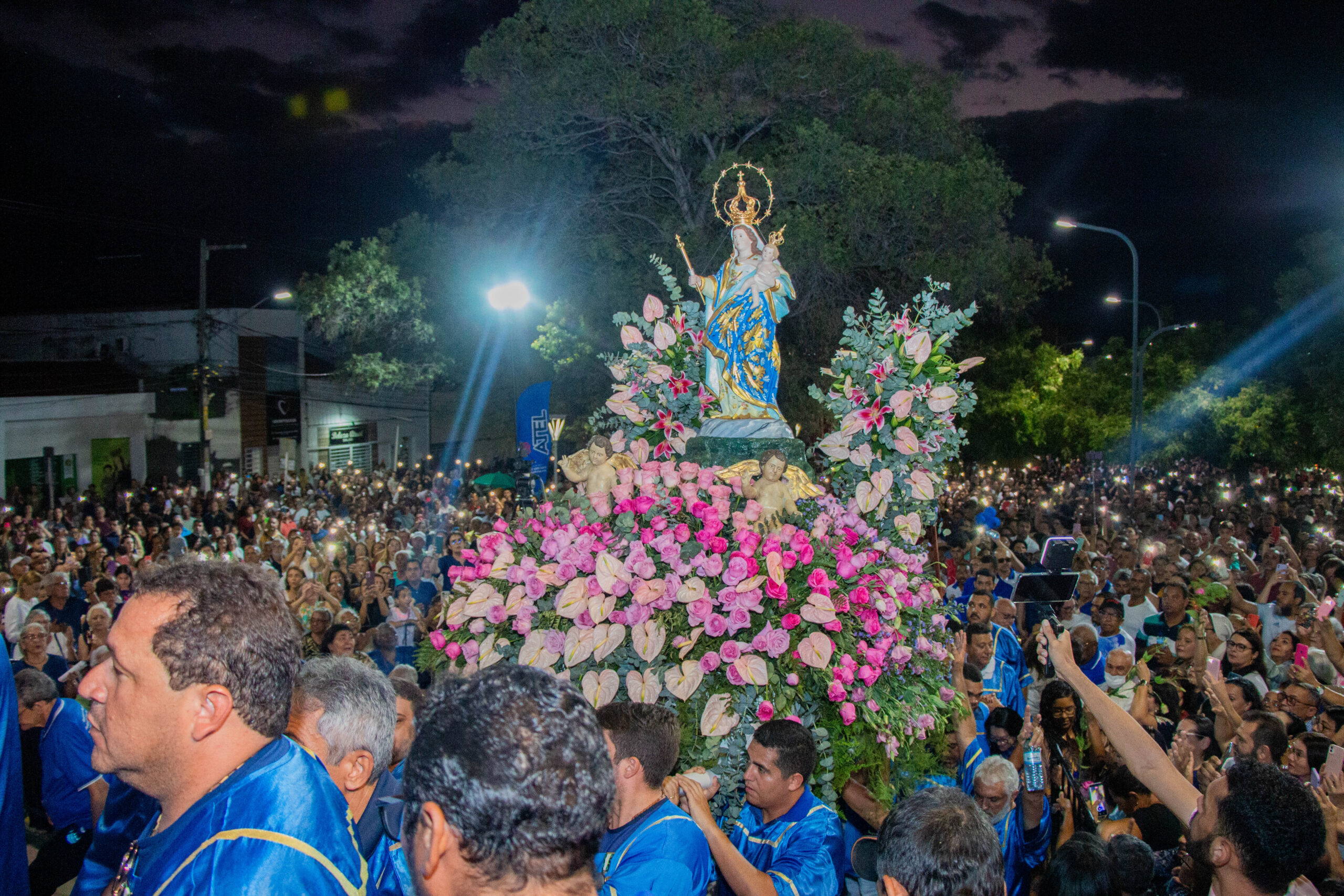 Decoração do andor é uma mística na Festa da Penha em Serra Talhada