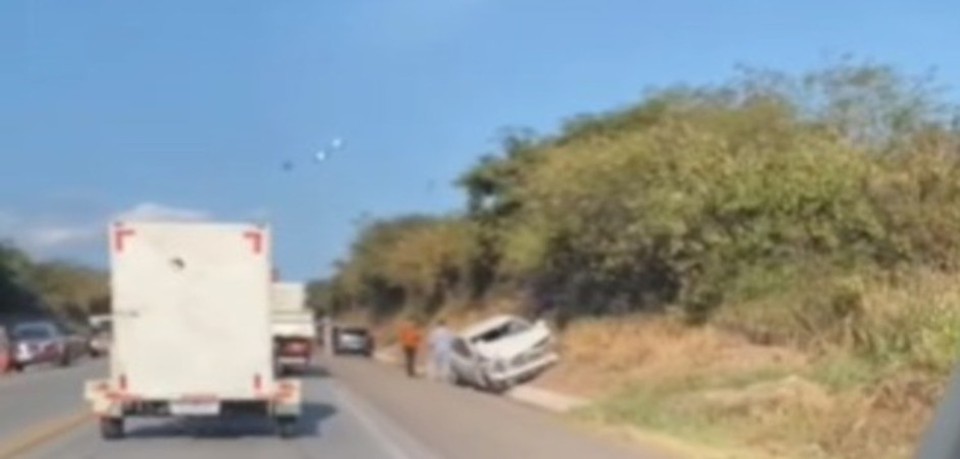 Colisão deixa um morto e cinco feridos na BR-232 1 colisão