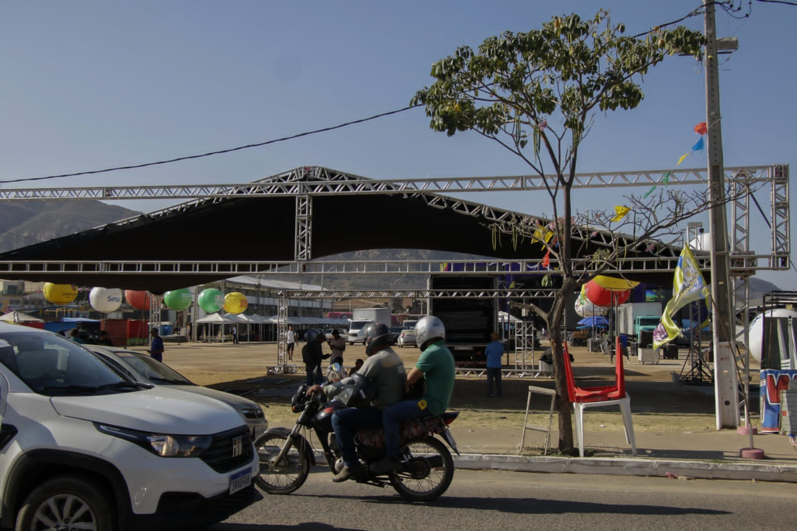 Mais de 100 pessoas nos retoques finais do Polo Nacional; veja programação