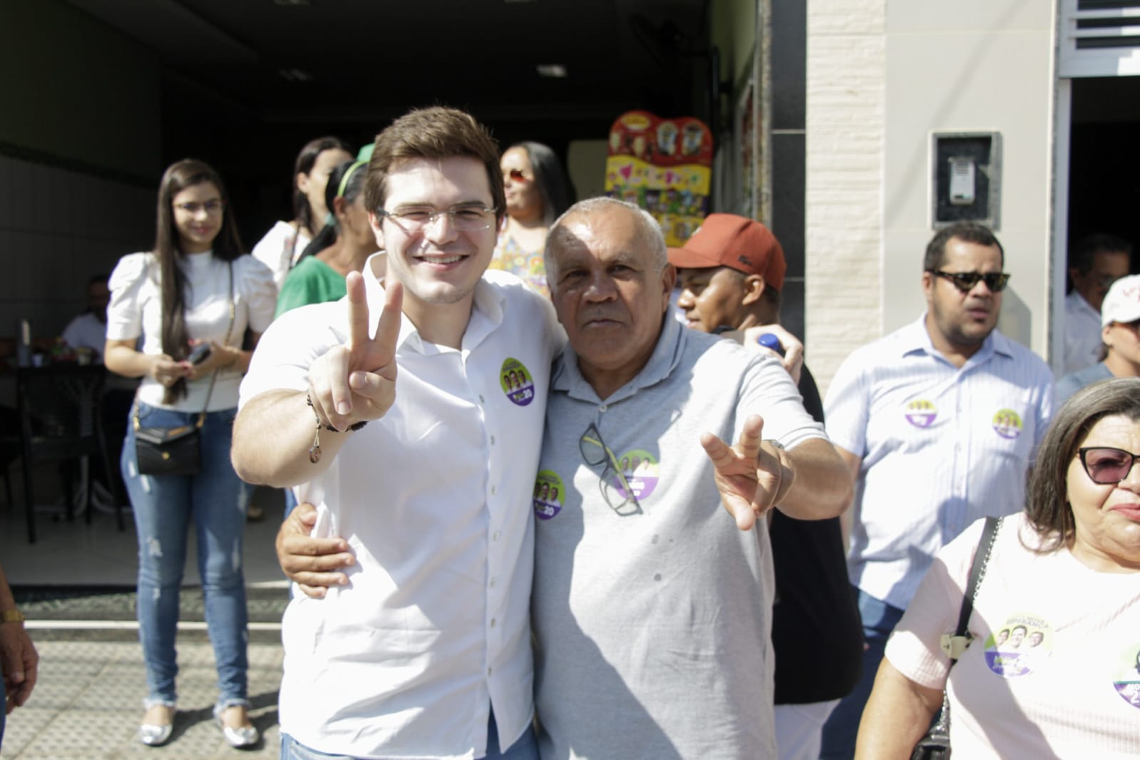 Márcia exalta Independência a poucos metros de Luciano na Enock Ignácio