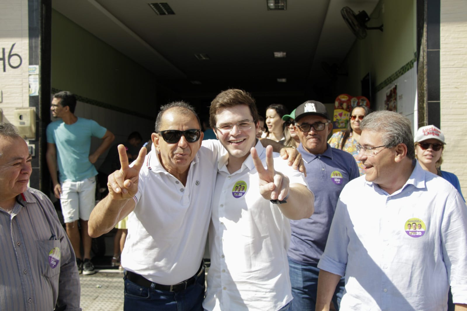 Márcia exalta Independência a poucos metros de Luciano na Enock Ignácio