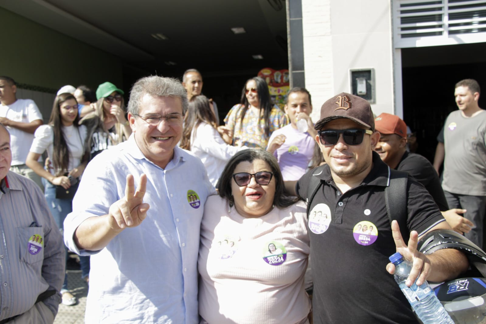 Márcia exalta Independência a poucos metros de Luciano na Enock Ignácio