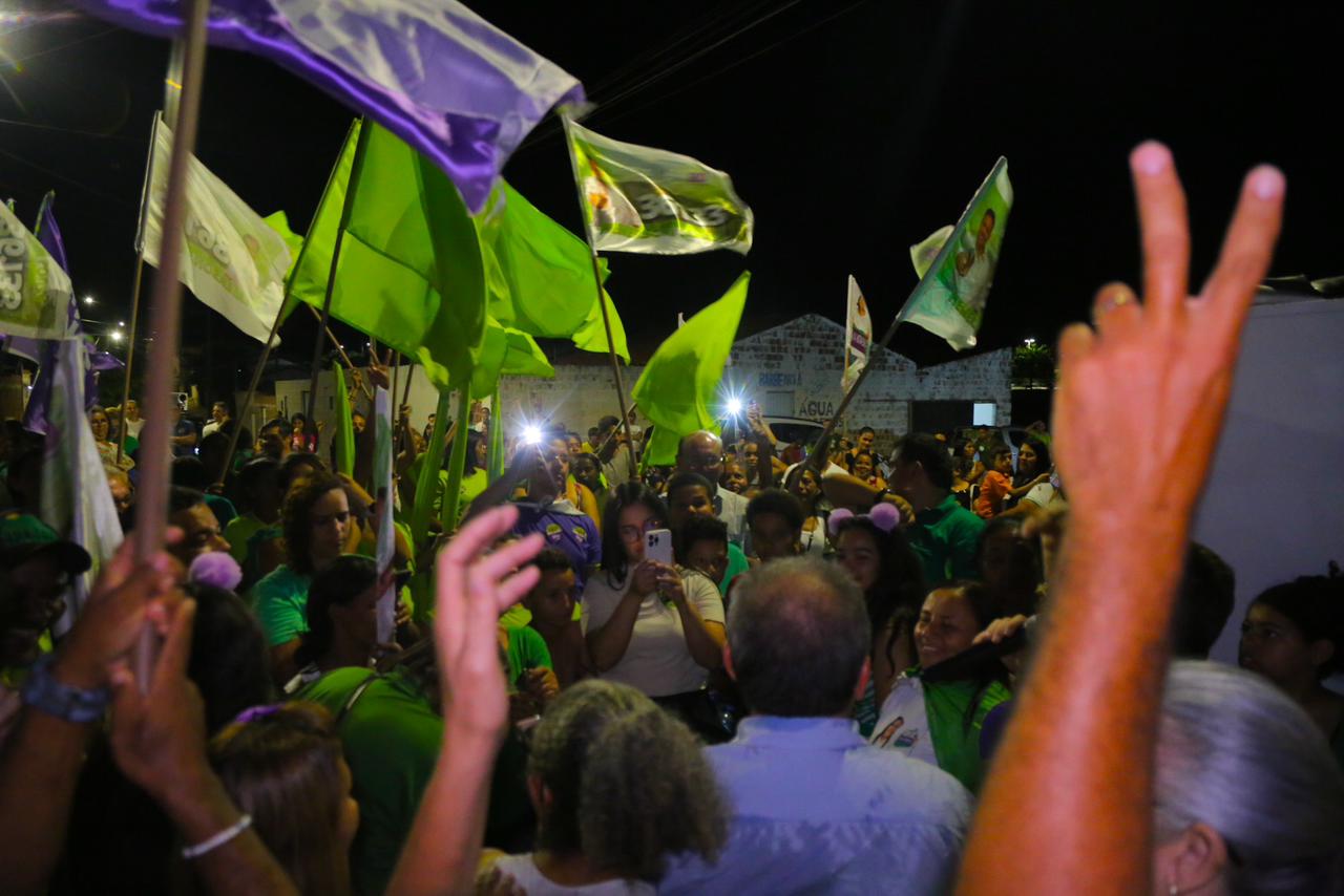 Multidão recebe Miguel Duque no Vila Bela em clima de vitória