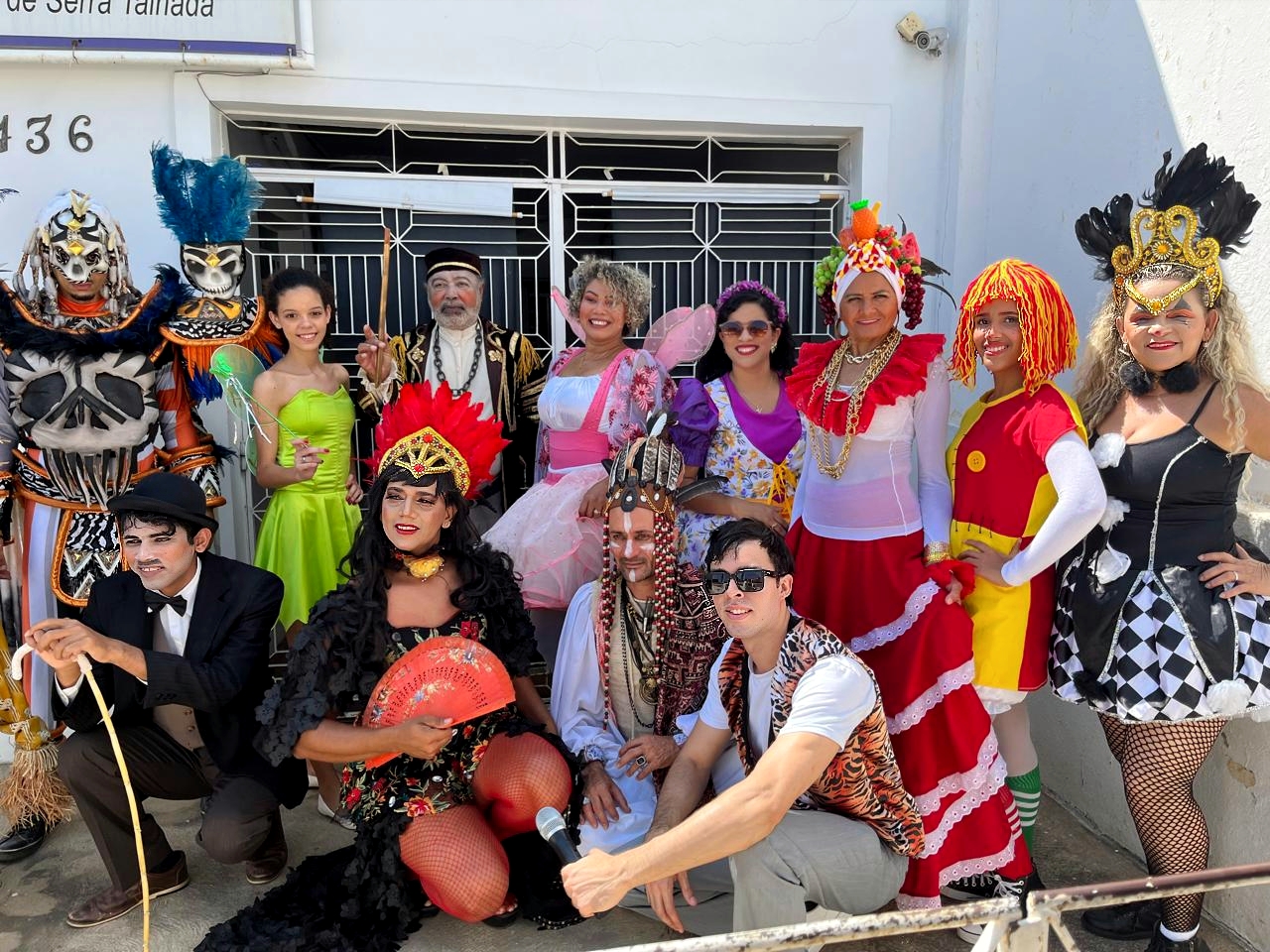 Cena de filme é reproduzida em desfile