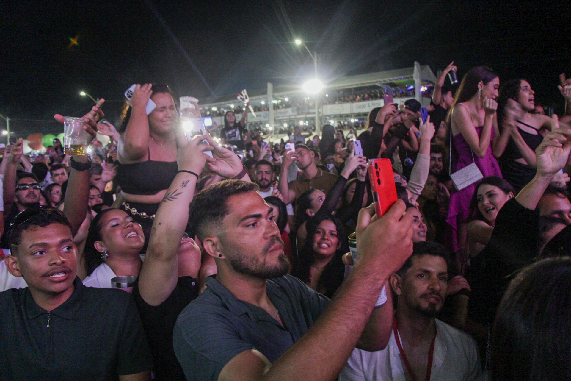 Artistas recusam a imprensa, mas público se 'esbalda' em Serra Talhada