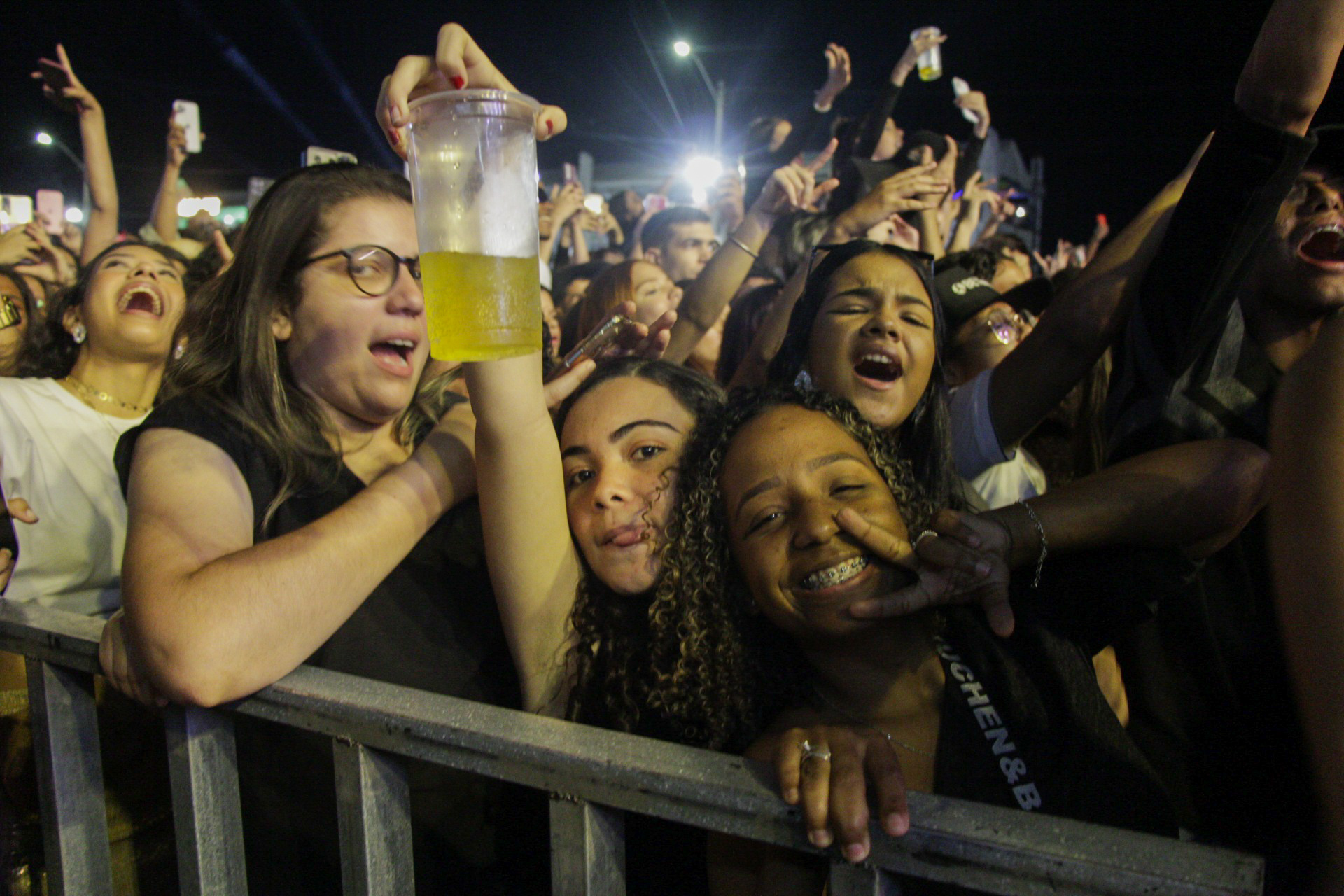 Artistas recusam a imprensa, mas público se 'esbalda' em Serra Talhada