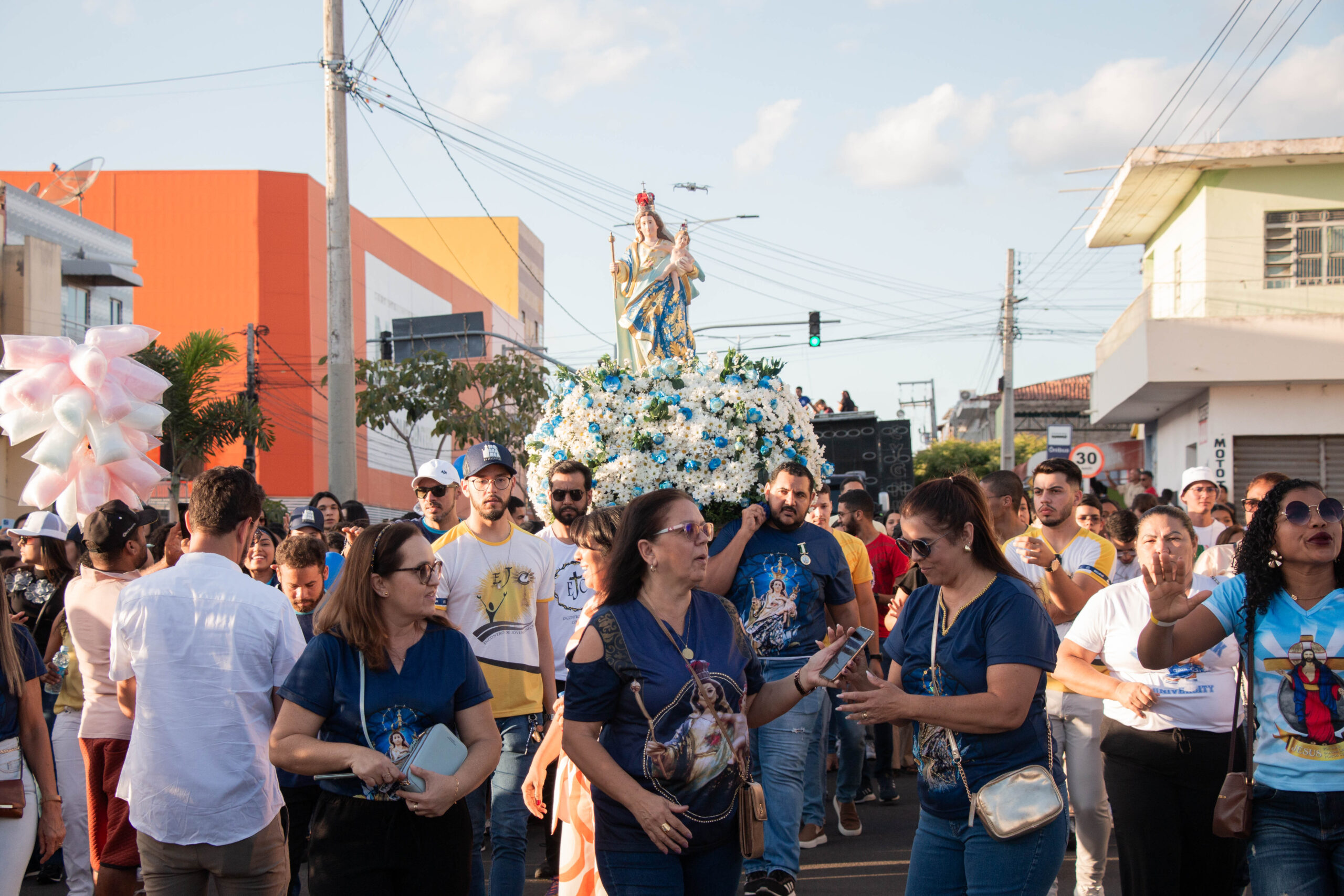 Milhares de jovens cantam e louvam N. Sra. da Penha em ST