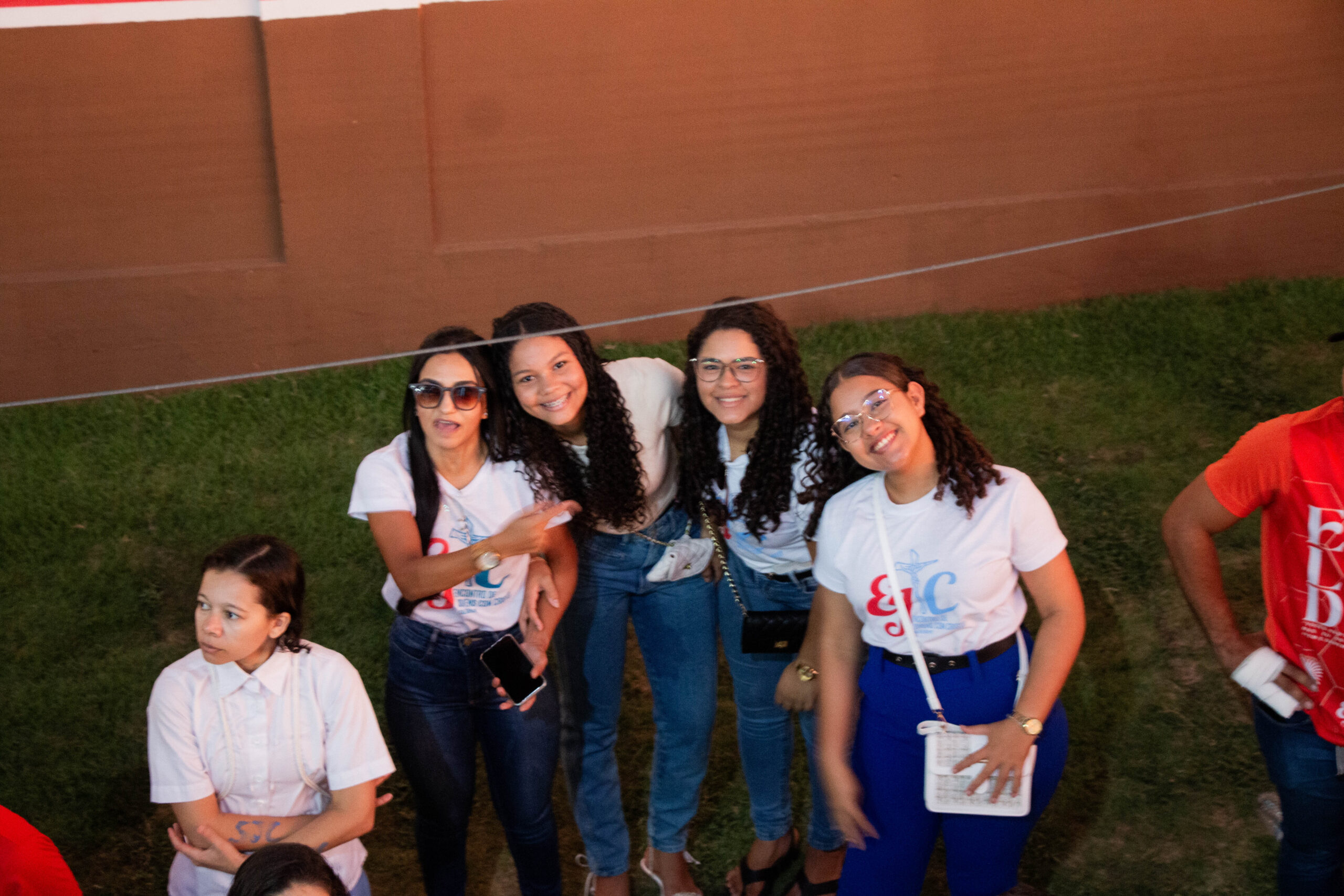 Milhares de jovens cantam e louvam N. Sra. da Penha em ST