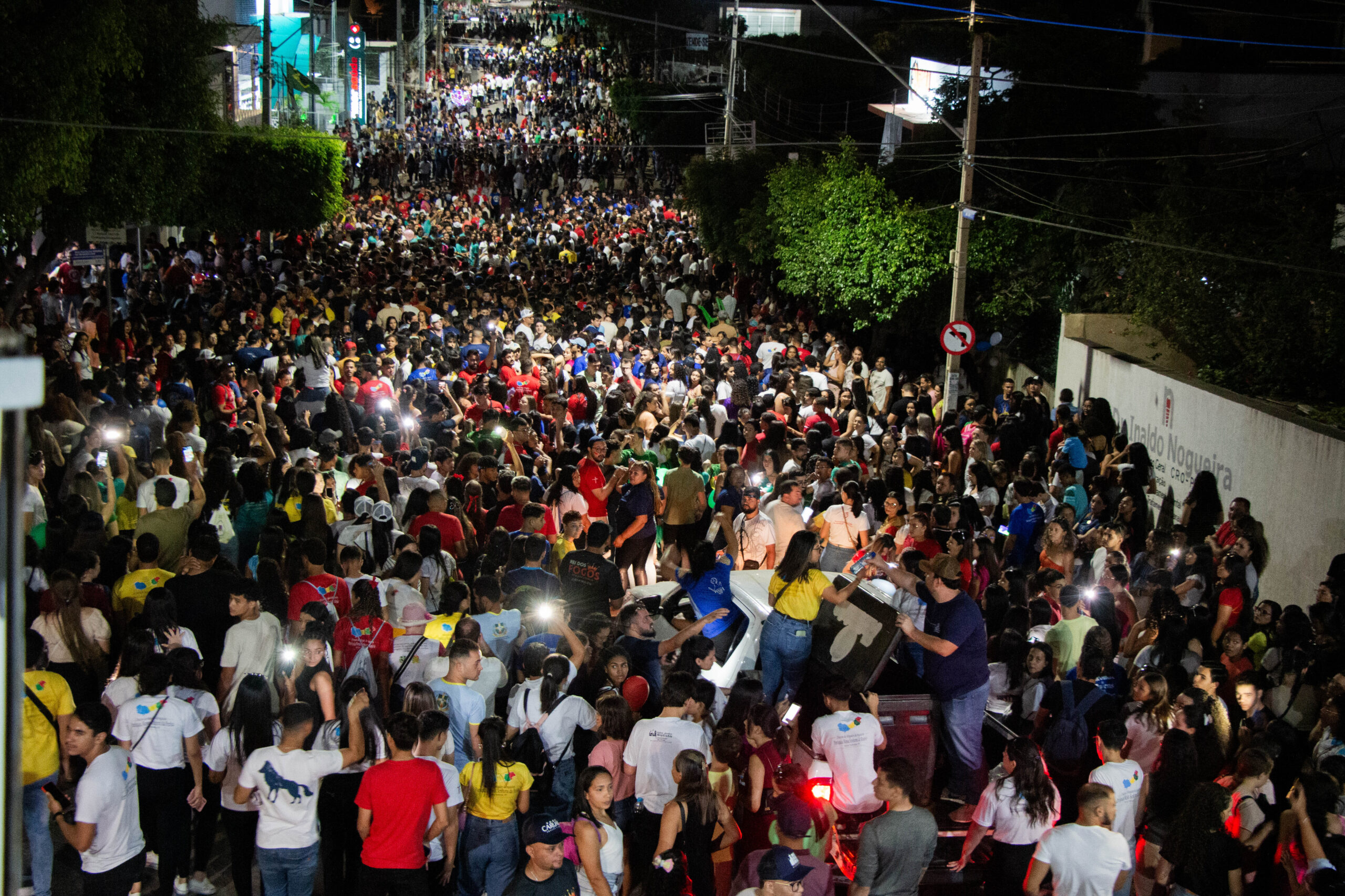 Milhares de jovens cantam e louvam N. Sra. da Penha em ST