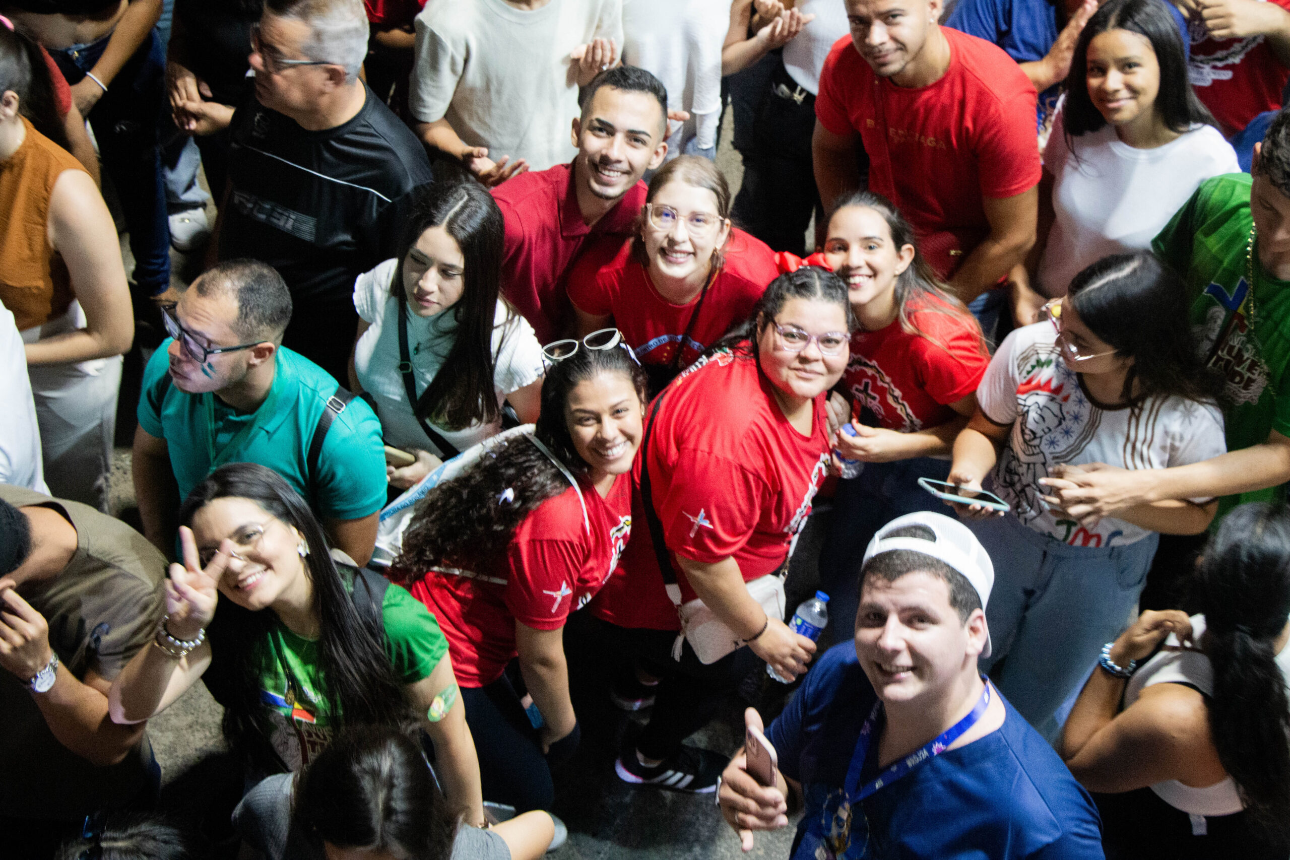 Milhares de jovens cantam e louvam N. Sra. da Penha em ST