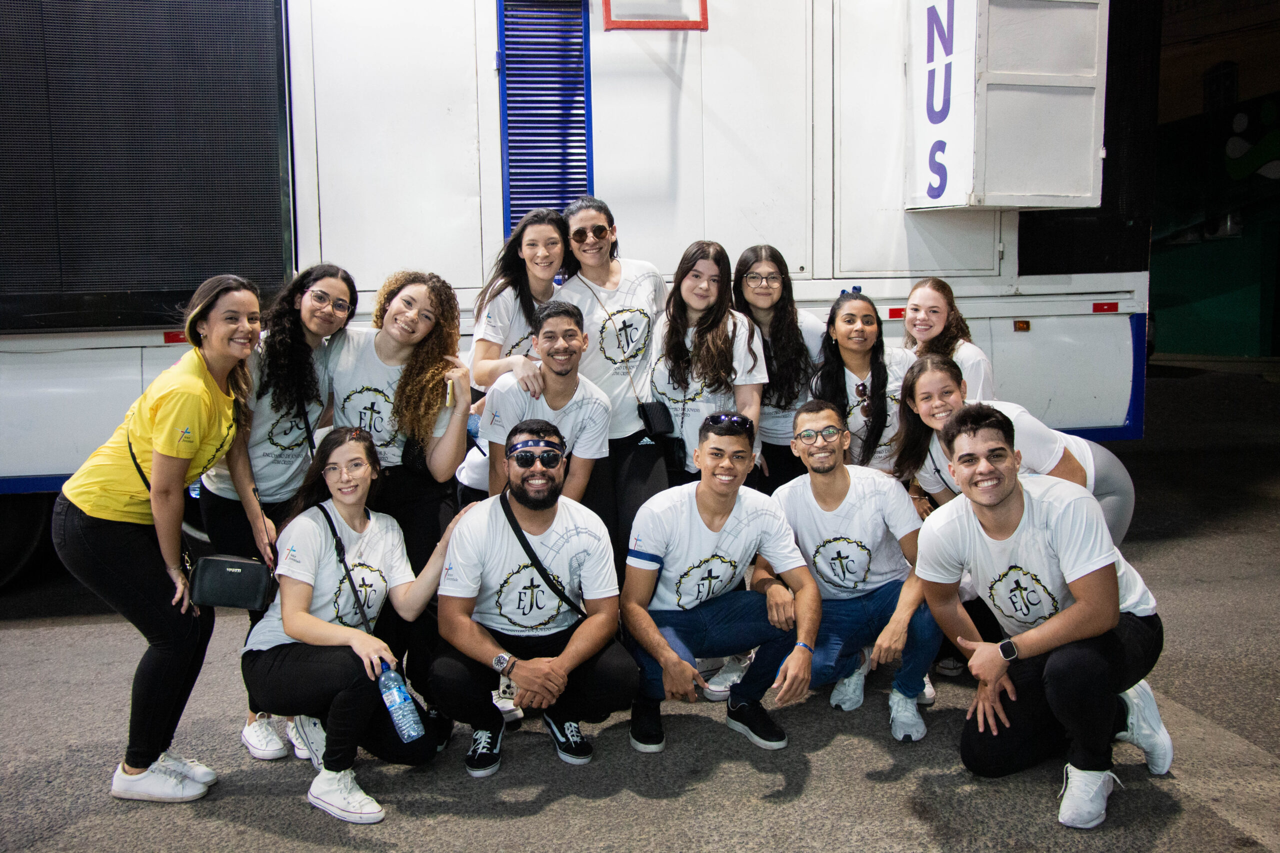 Milhares de jovens cantam e louvam N. Sra. da Penha em ST