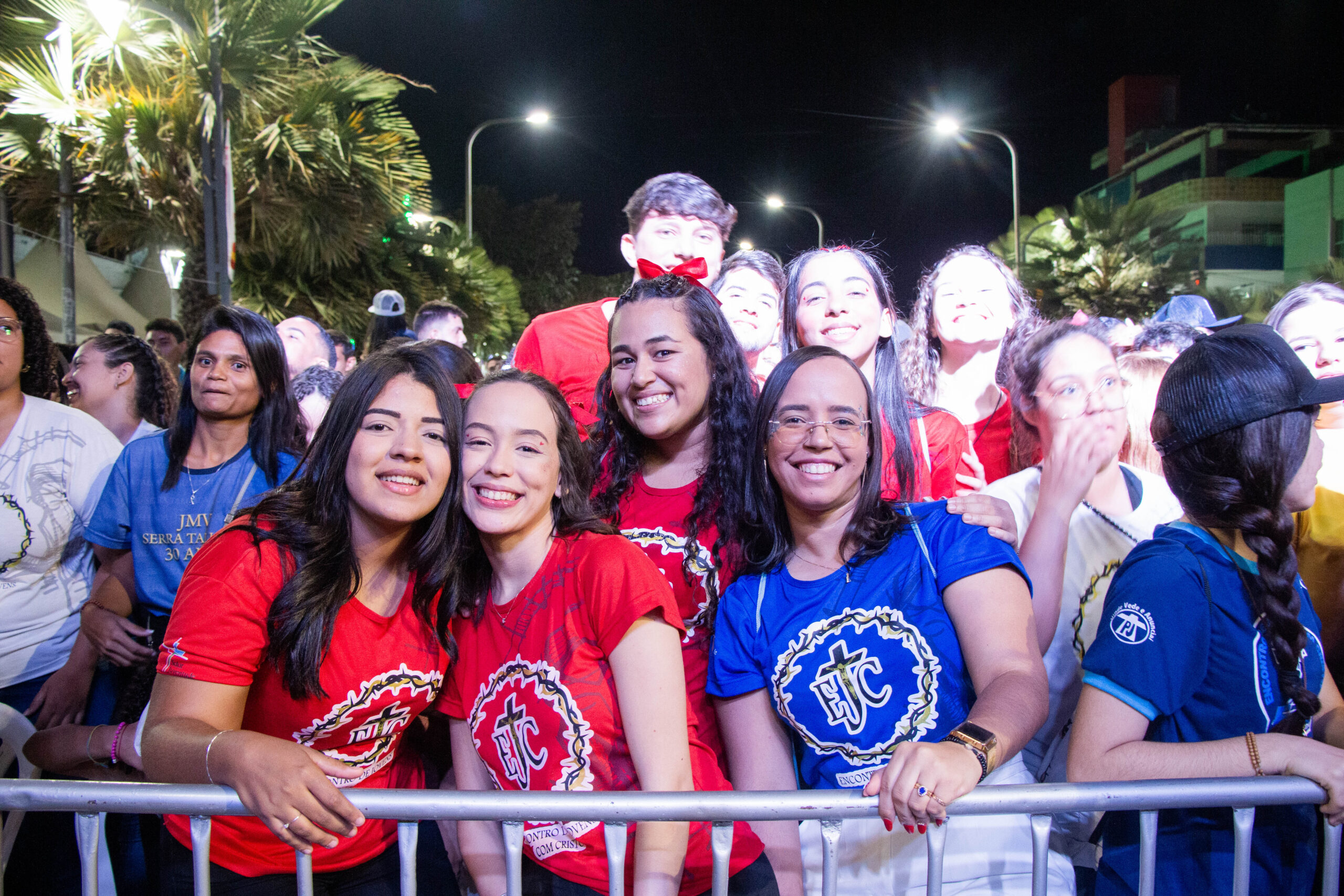 Sanfoneiro cristão faz público se emocionar na Festa da Penha