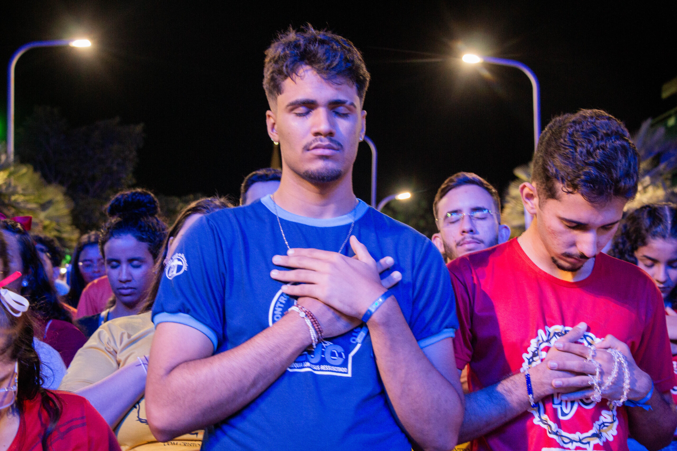 Sanfoneiro cristão faz público se emocionar na Festa da Penha