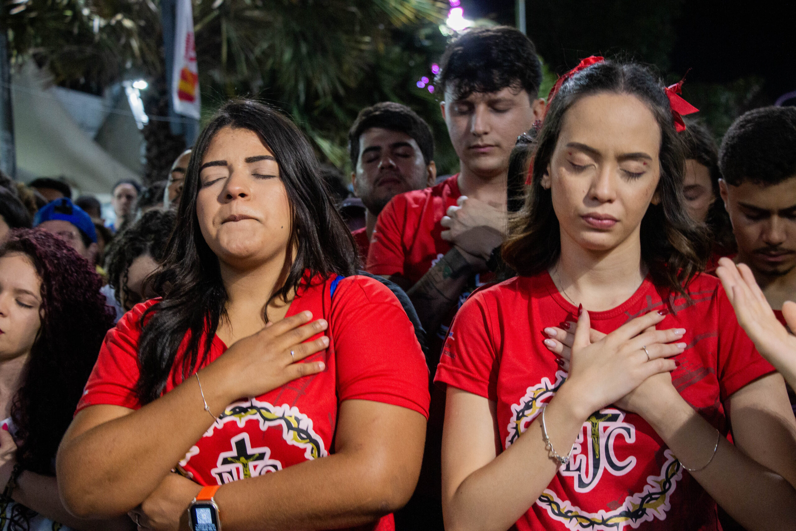 Sanfoneiro cristão faz público se emocionar na Festa da Penha