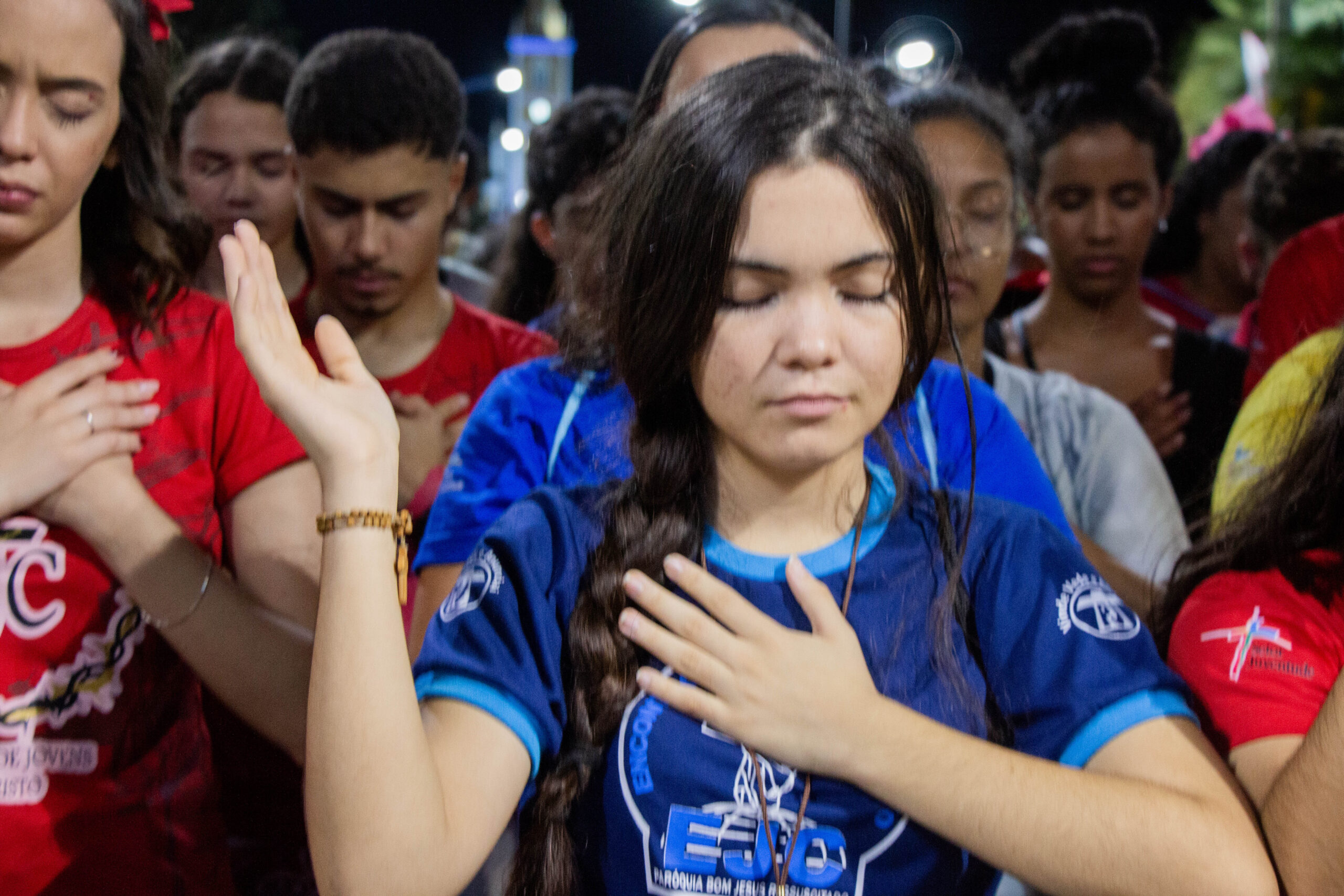 Sanfoneiro cristão faz público se emocionar na Festa da Penha