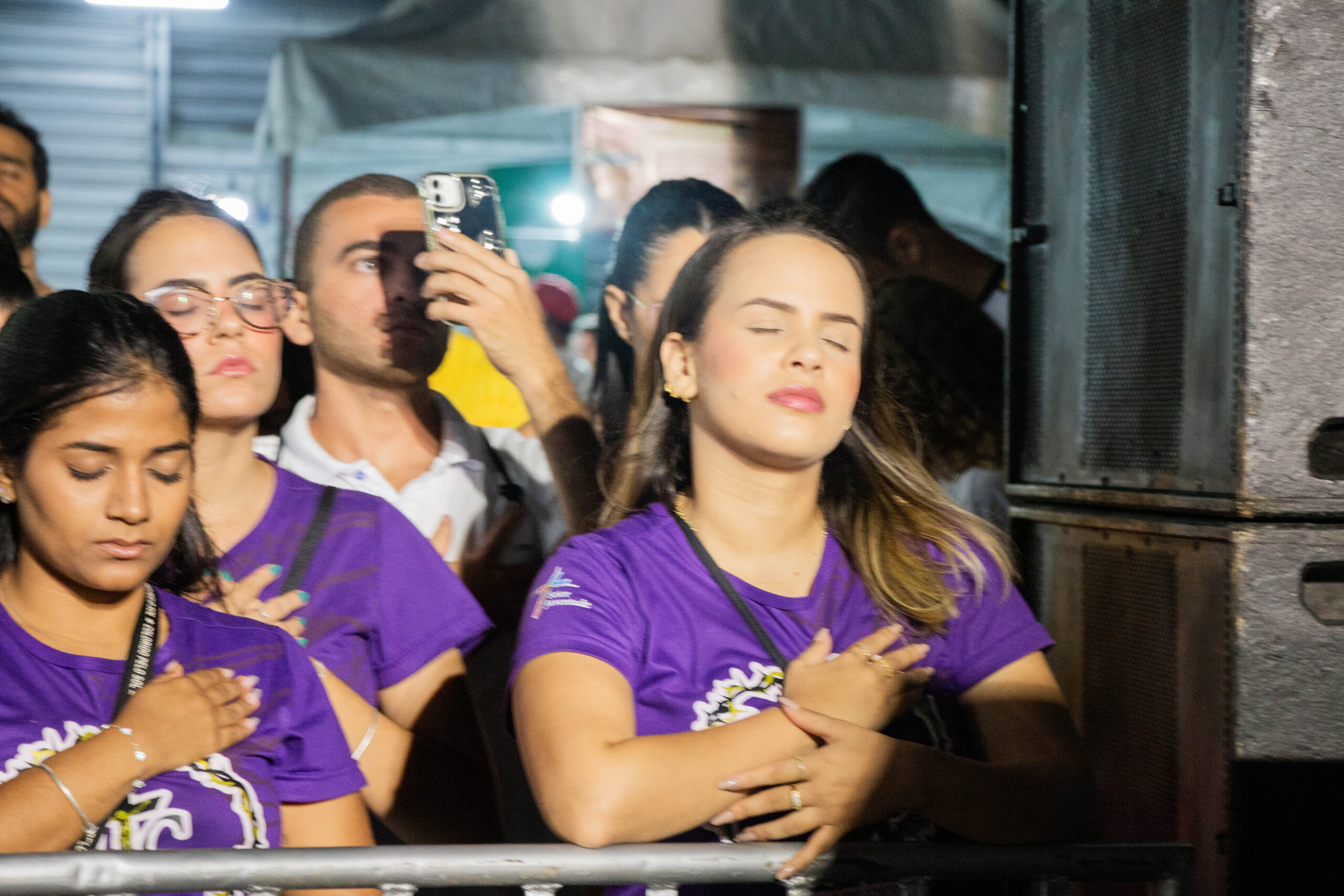 Sanfoneiro cristão faz público se emocionar na Festa da Penha