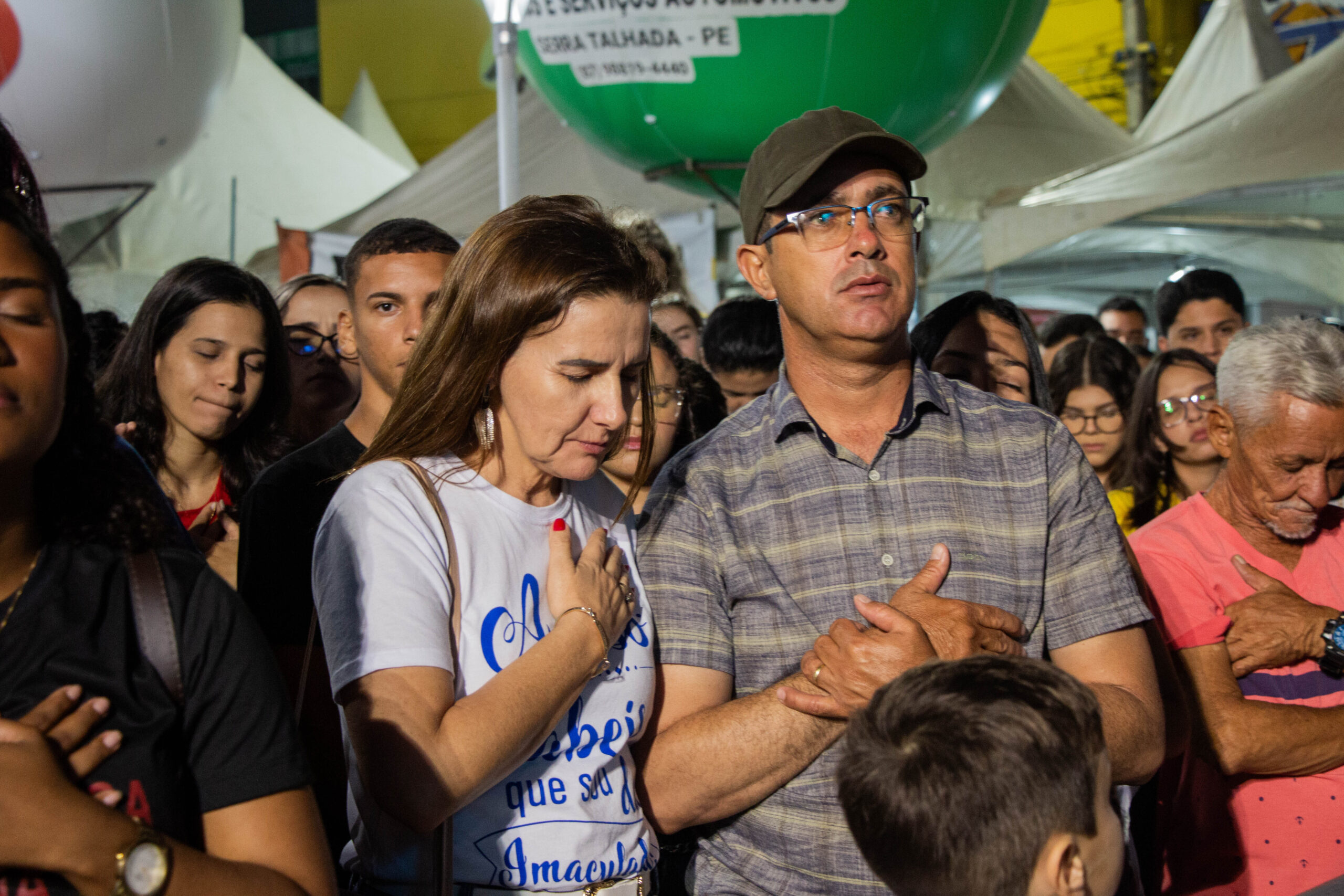 Sanfoneiro cristão faz público se emocionar na Festa da Penha