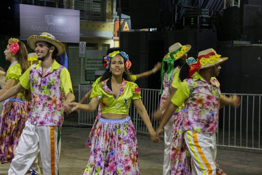 Noite de samba, frevo e pagode agita ST na Festa da Penha